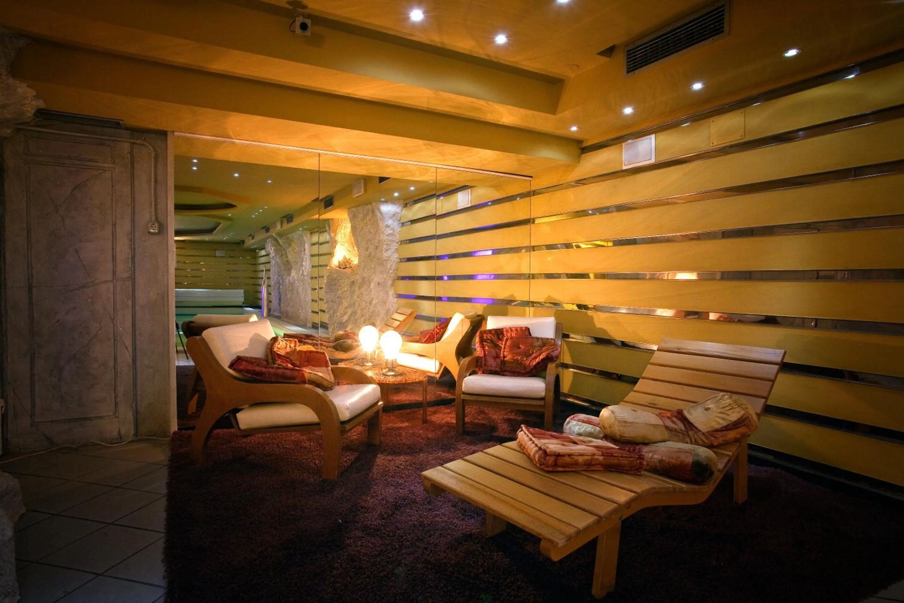 Massage, Bed in Hotel Regina