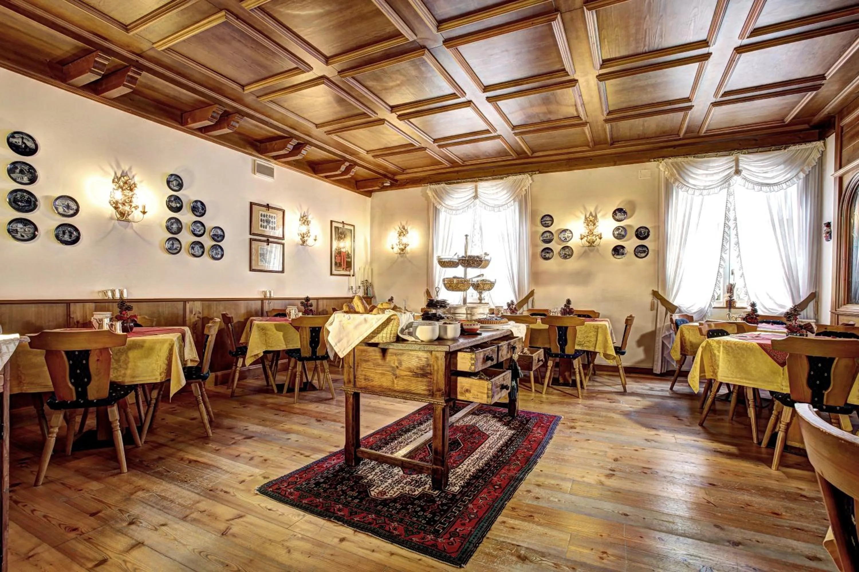 Restaurant/places to eat in Hotel Regina