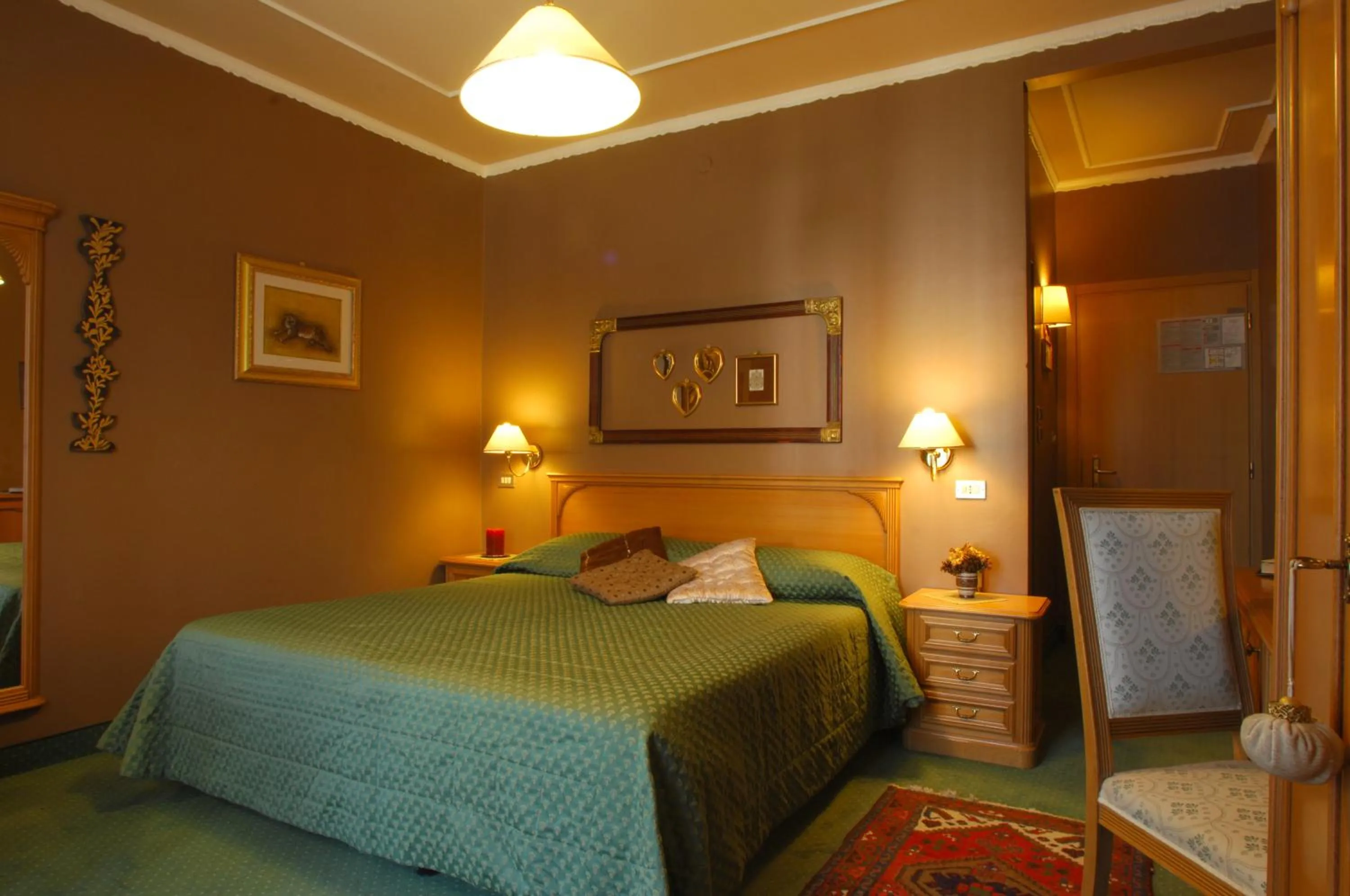 Coffee/tea facilities, Bed in Hotel Regina