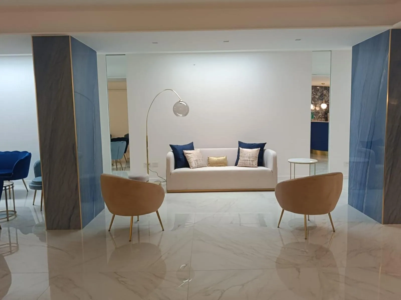 Seating area in Eden Bleu