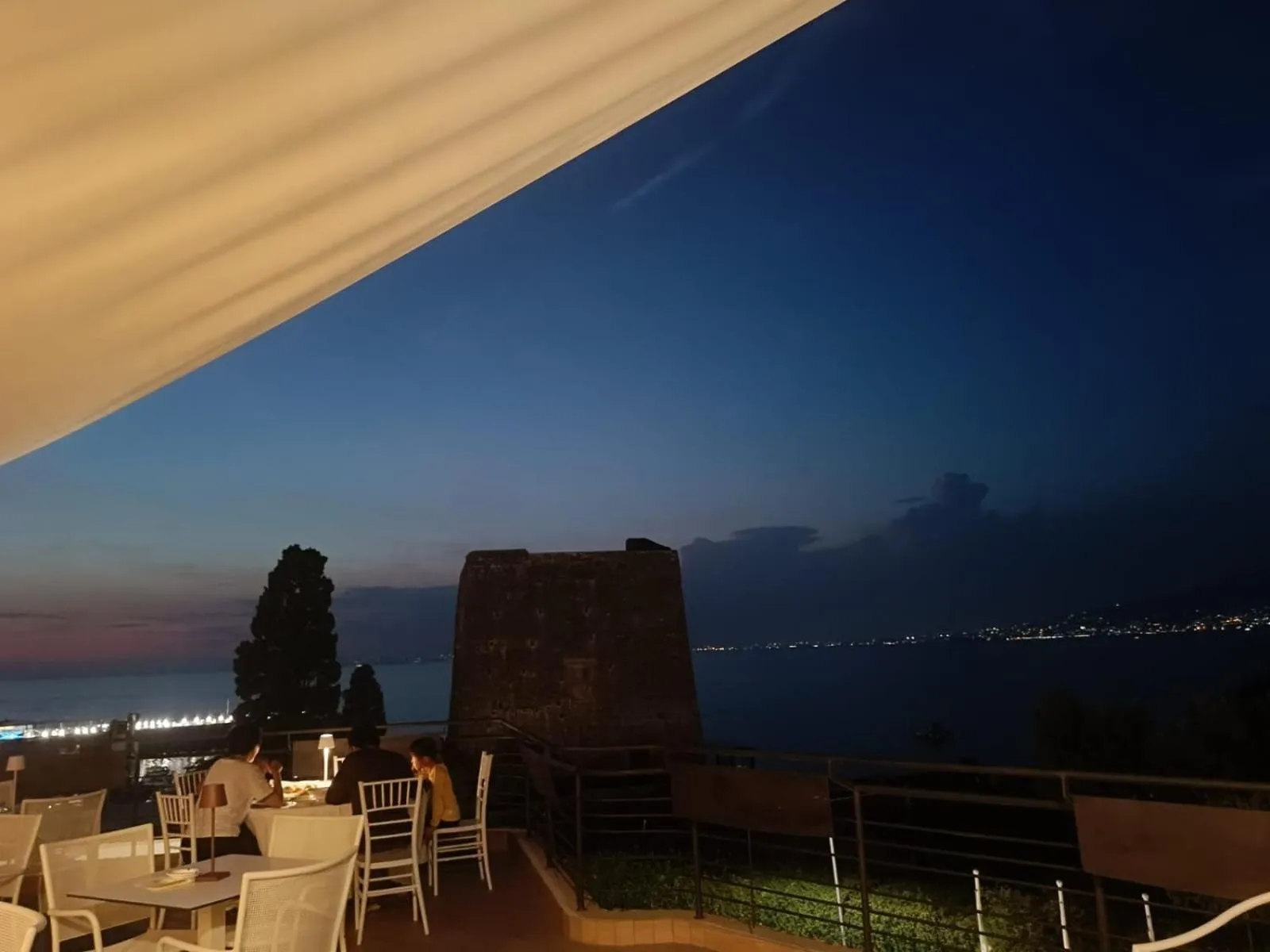 Restaurant/places to eat in Eden Bleu