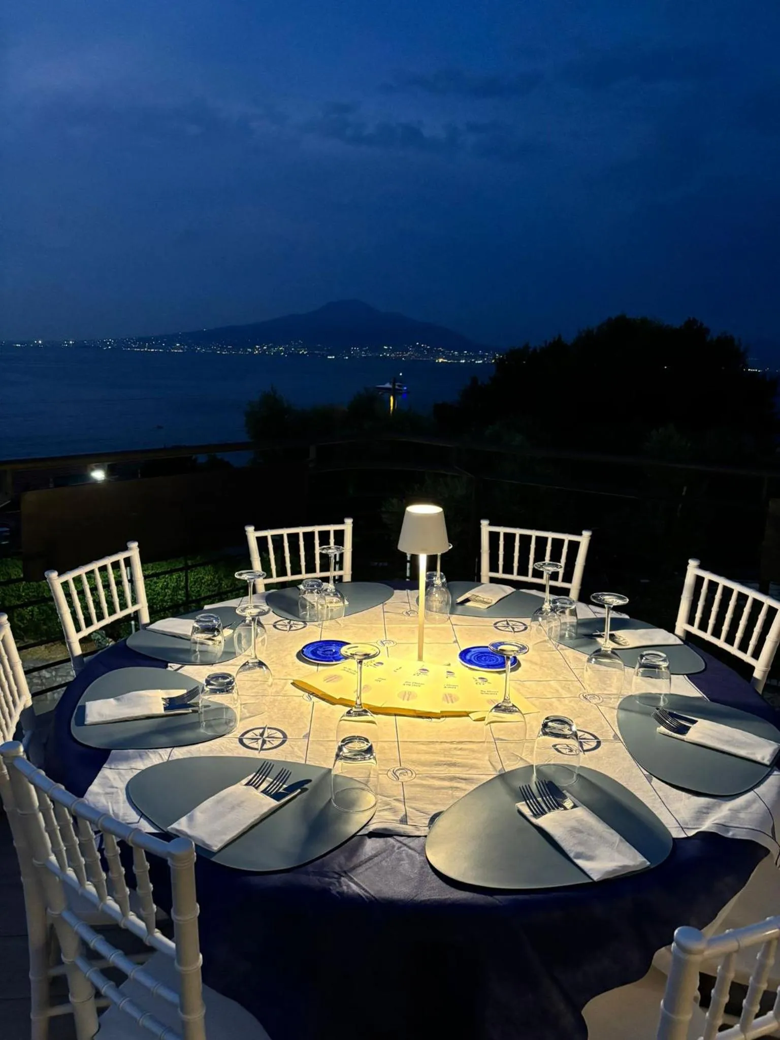 Restaurant/places to eat in Eden Bleu