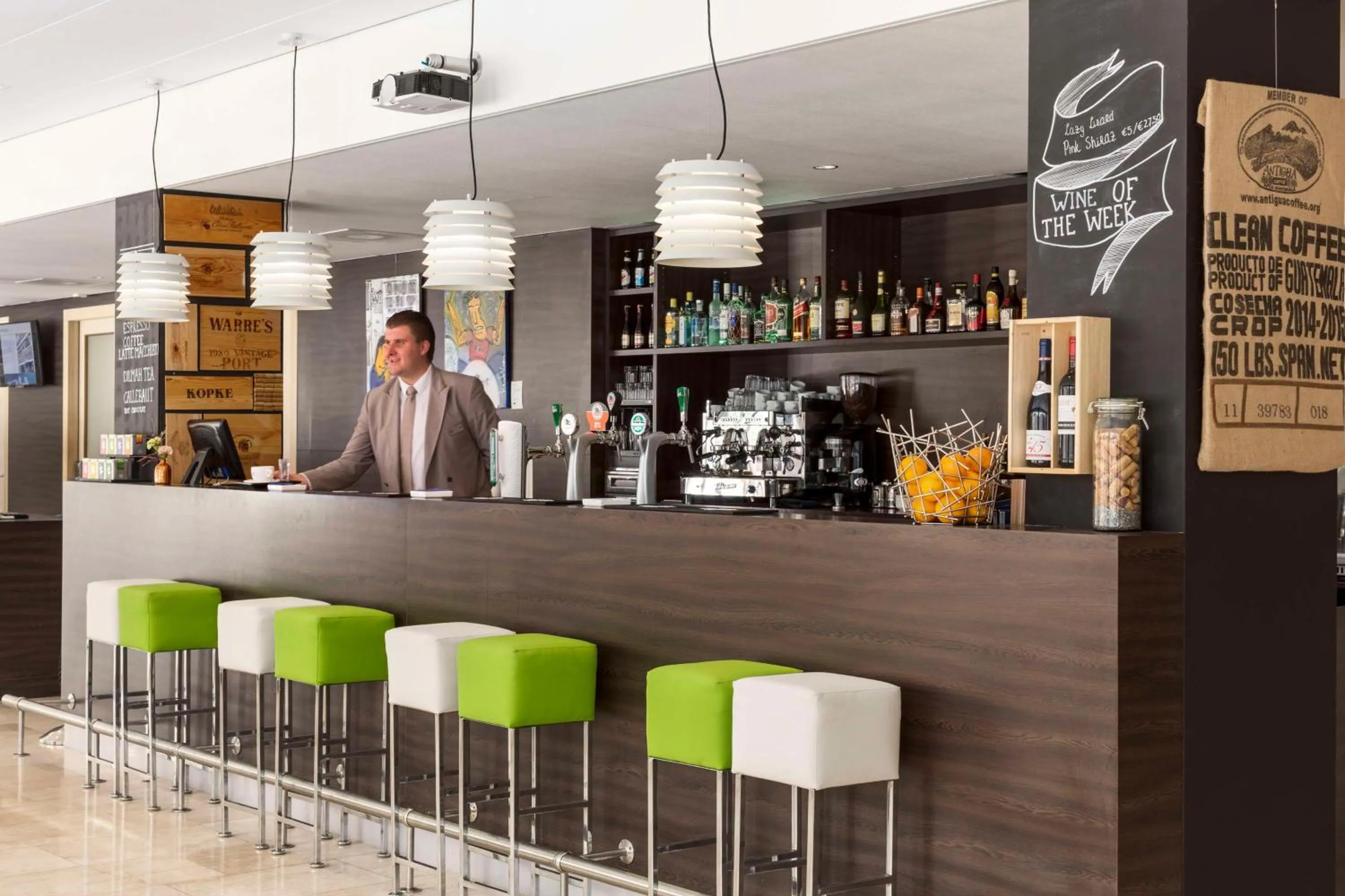 Lounge or bar in NH Amsterdam Zuid