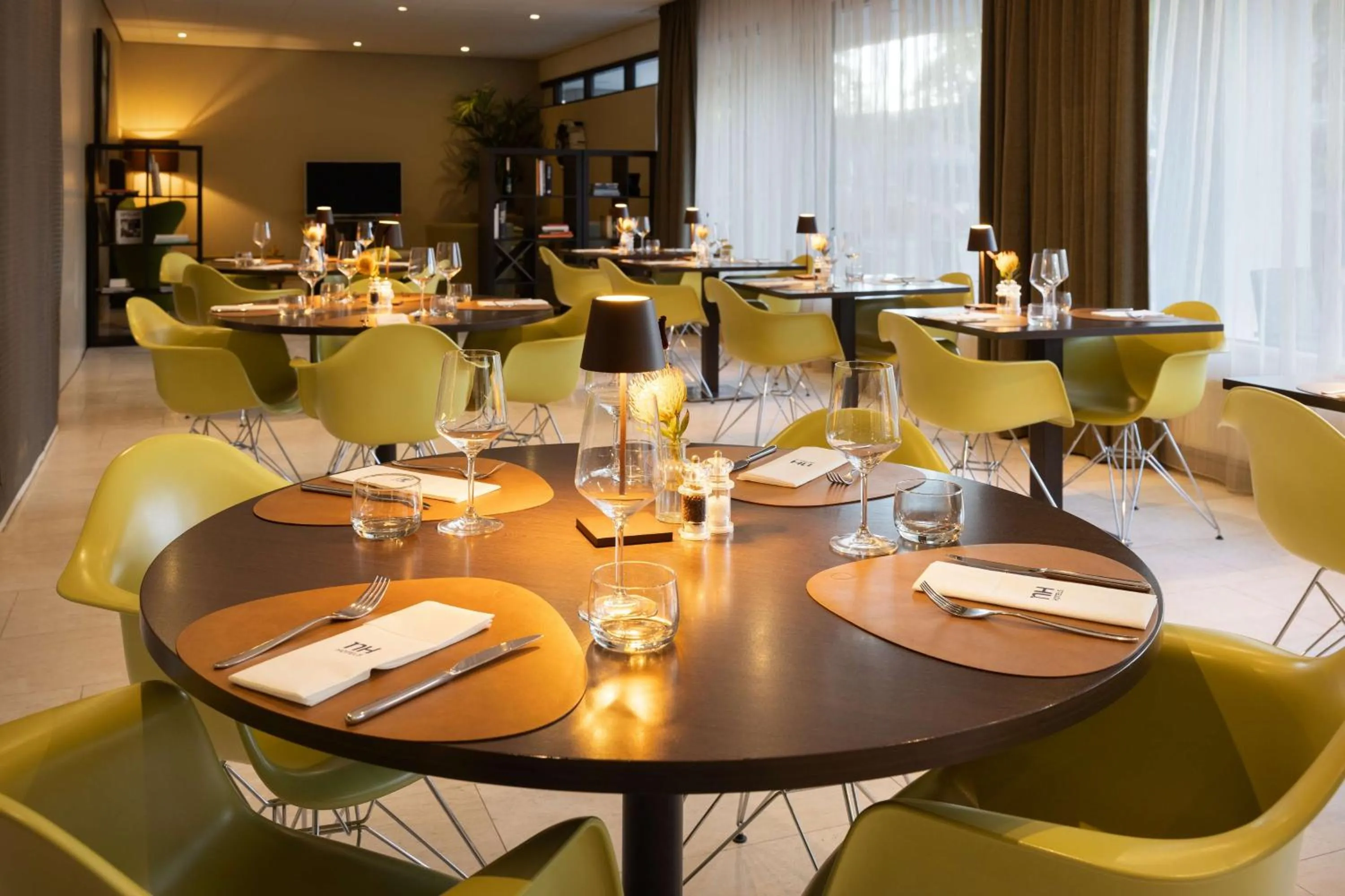 Restaurant/places to eat in NH Amsterdam Zuid