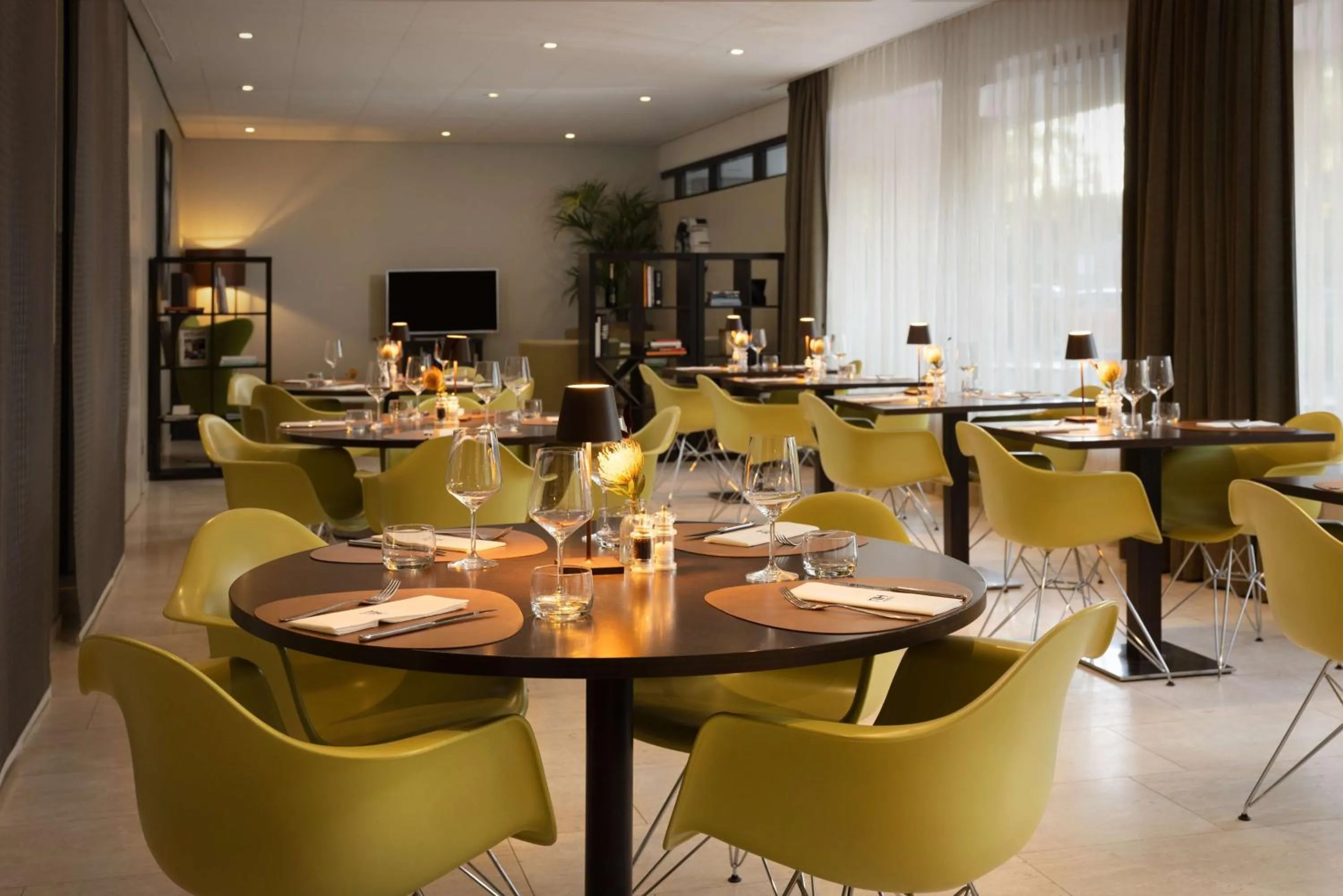 Restaurant/places to eat in NH Amsterdam Zuid