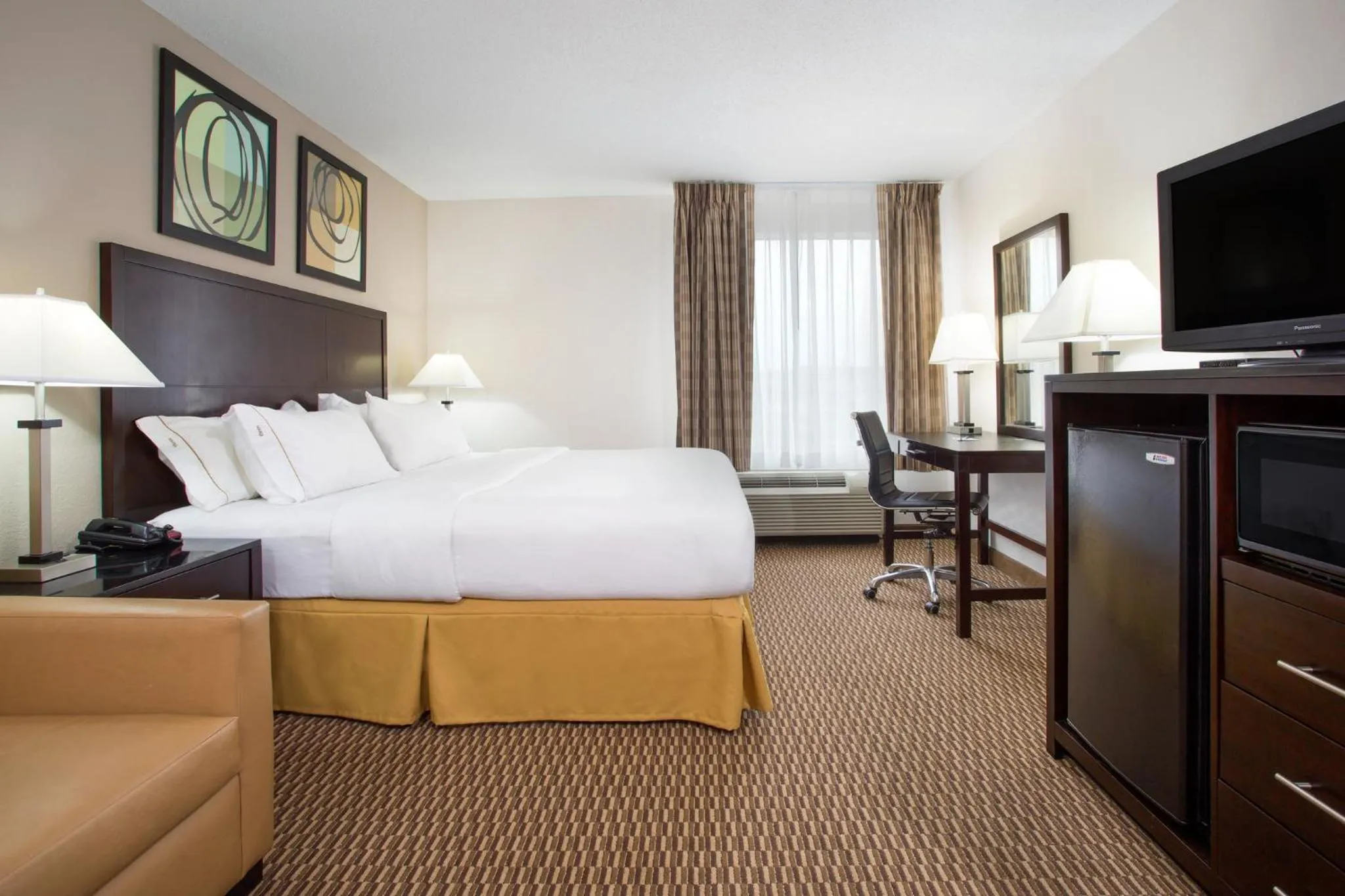 Photo of the whole room, Bed in Holiday Inn Express Lexington Southwest Nicholasville by IHG