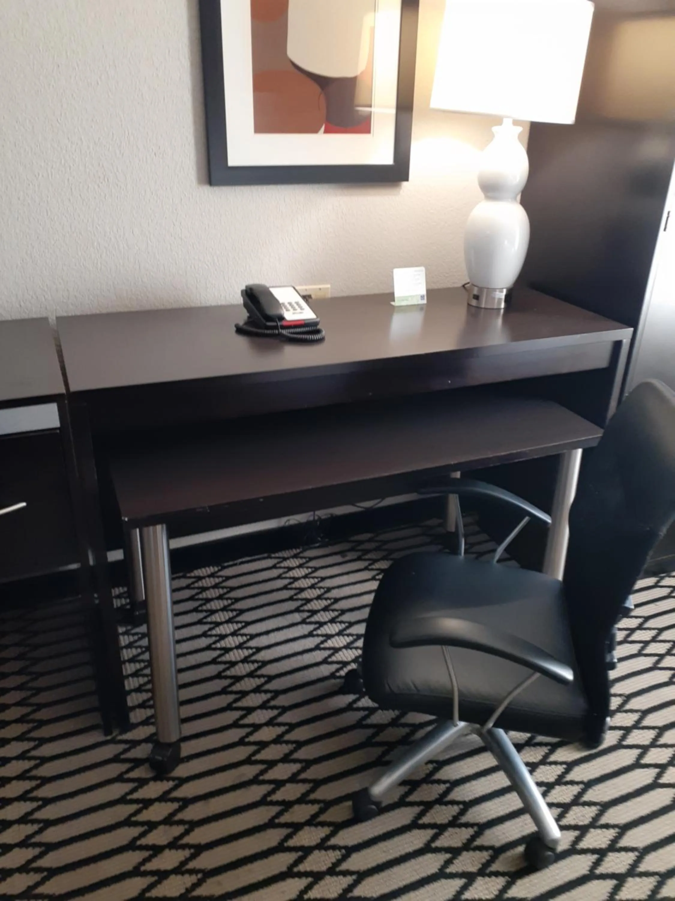 Seating area in Independent SPHC BWI Suites