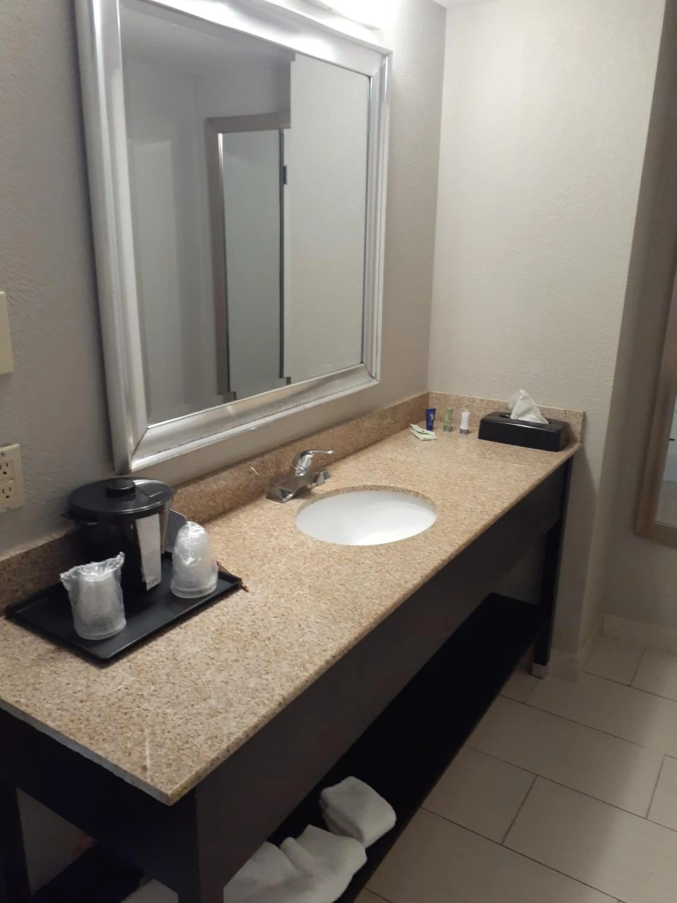 Bathroom in Independent SPHC BWI Suites