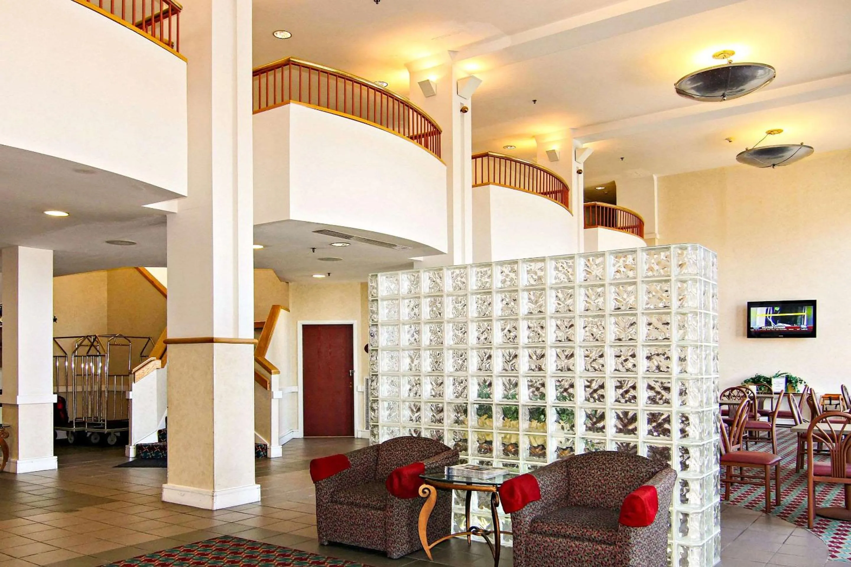 Lobby or reception in Independent SPHC BWI Suites