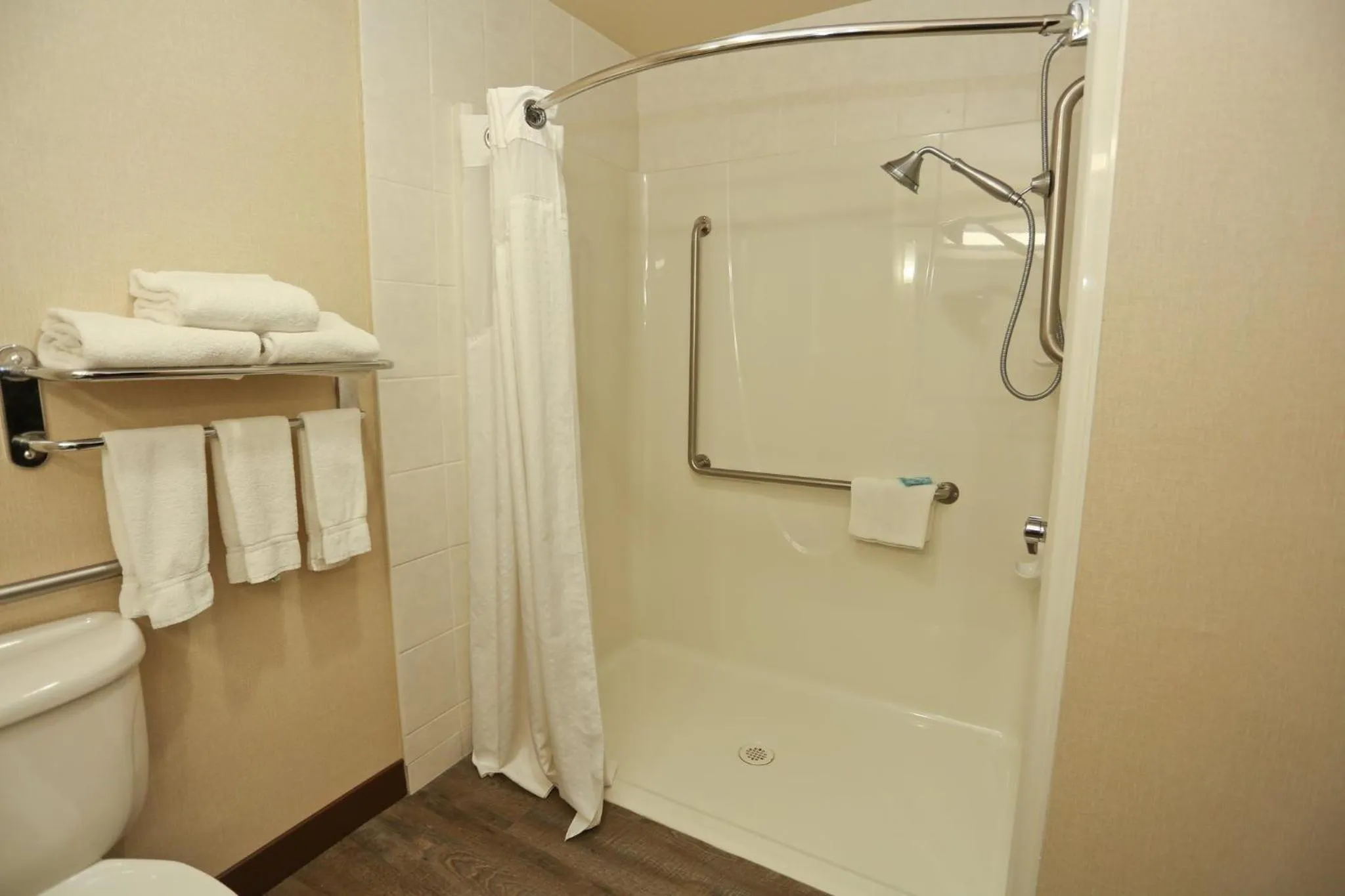 Bathroom in Holiday Inn Express Hotel & Suites Vernon by IHG