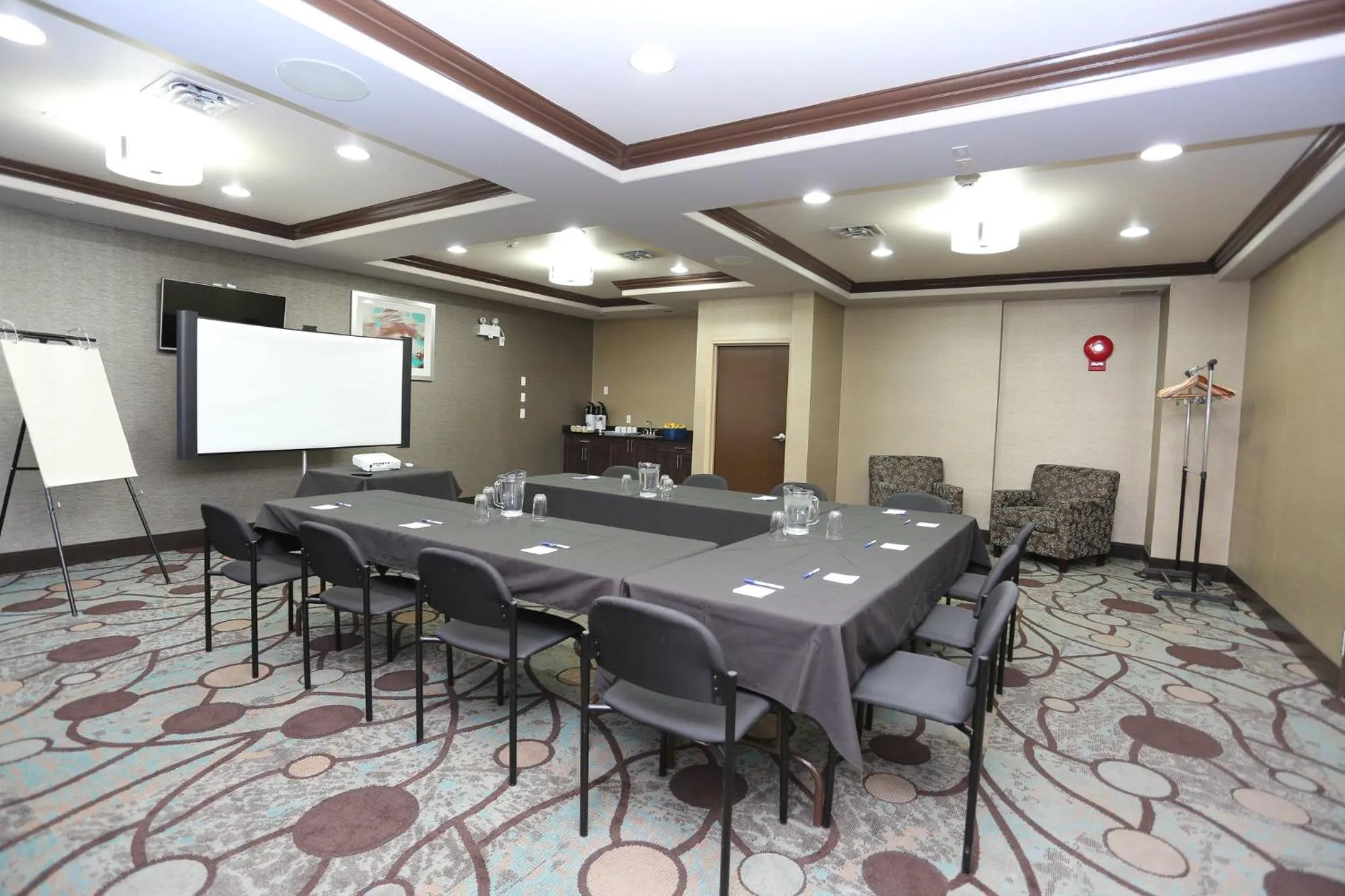 Meeting/conference room in Holiday Inn Express Hotel & Suites Vernon by IHG