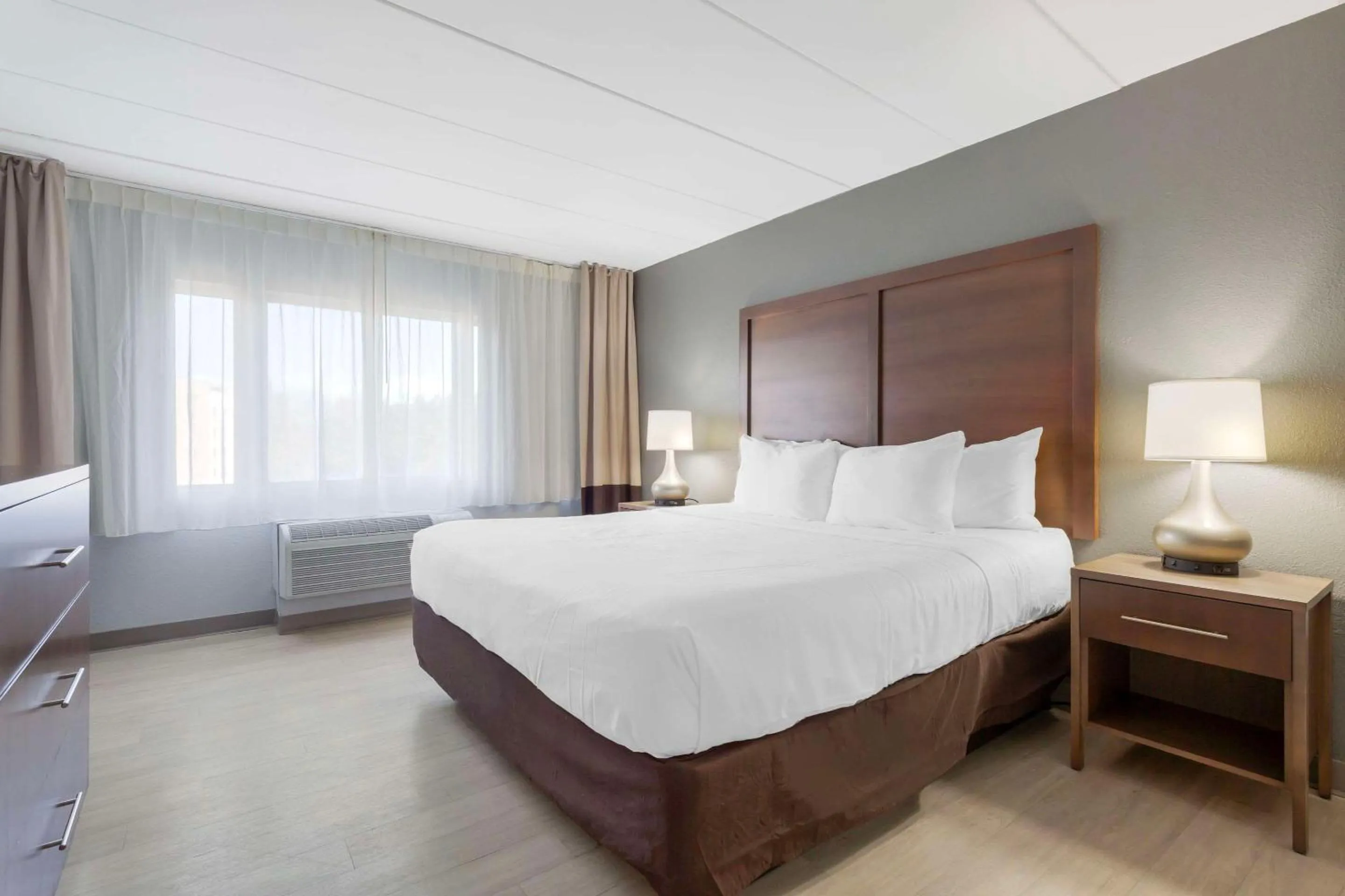 Bedroom, Bed in Clarion Hotel & Suites BWI Airport North