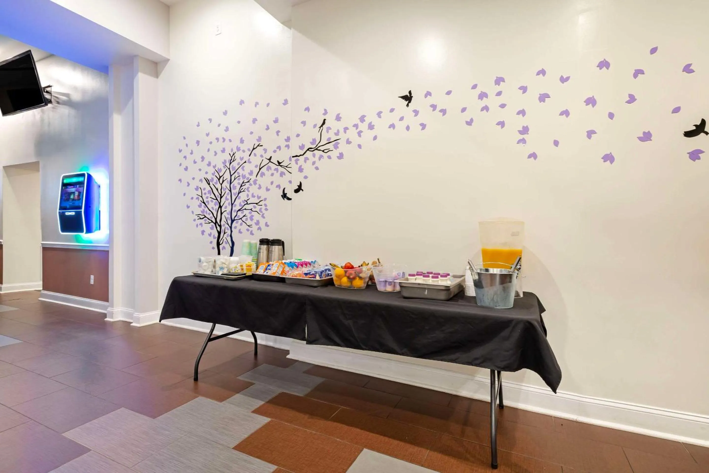 Breakfast in Clarion Hotel & Suites BWI Airport North