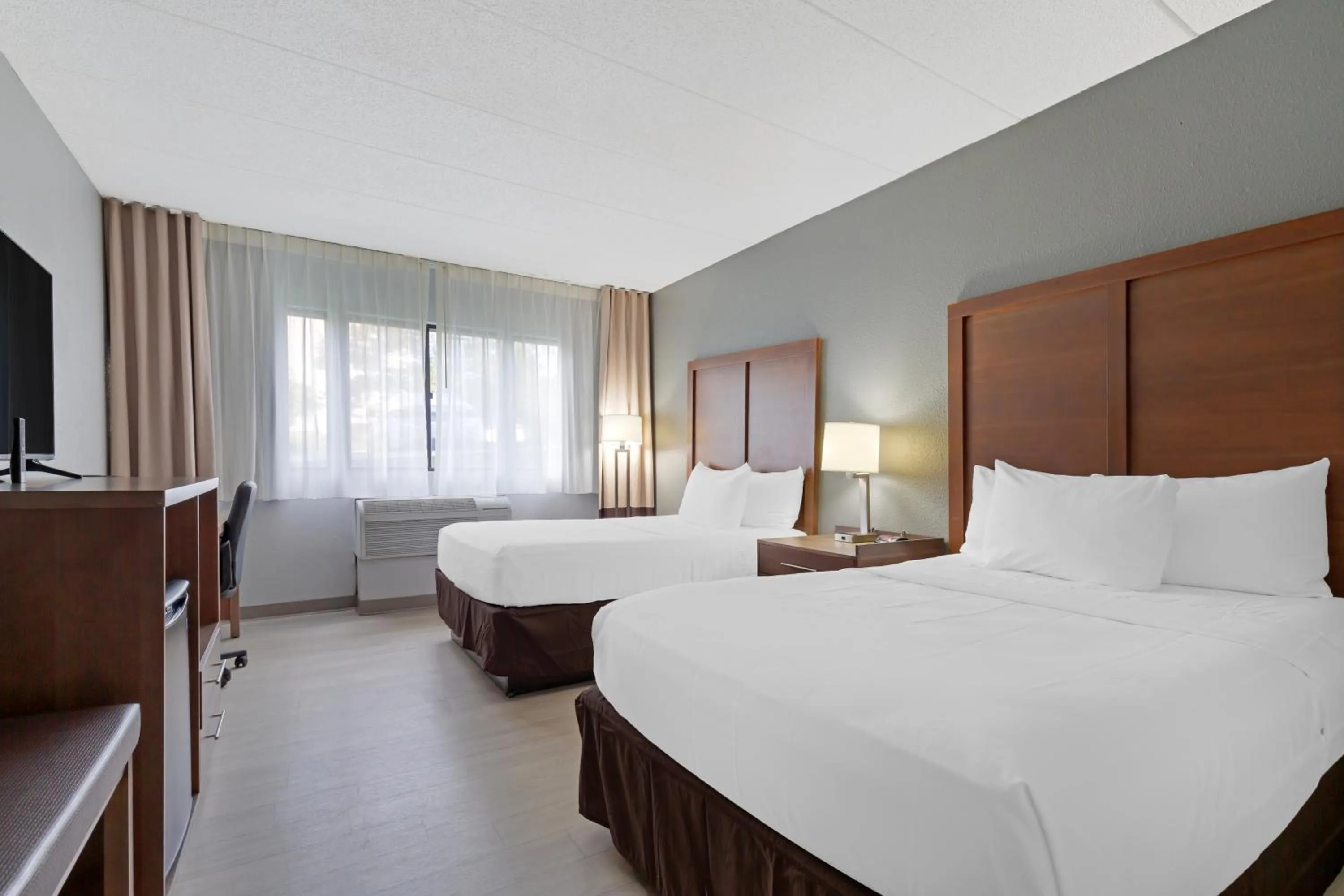 Bedroom, Bed in Clarion Hotel & Suites BWI Airport North