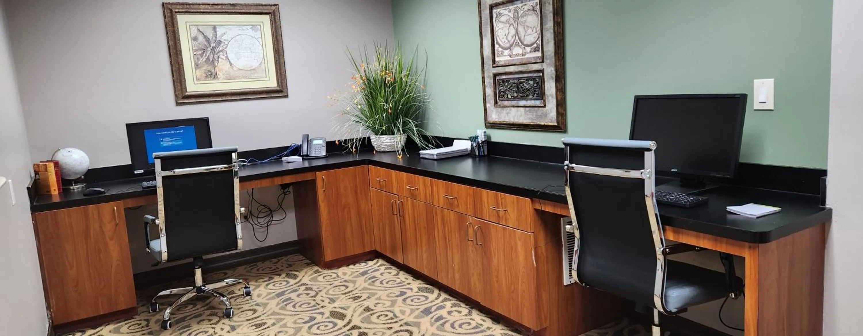 TV and multimedia in Wingate By Wyndham Houston / Willowbrook