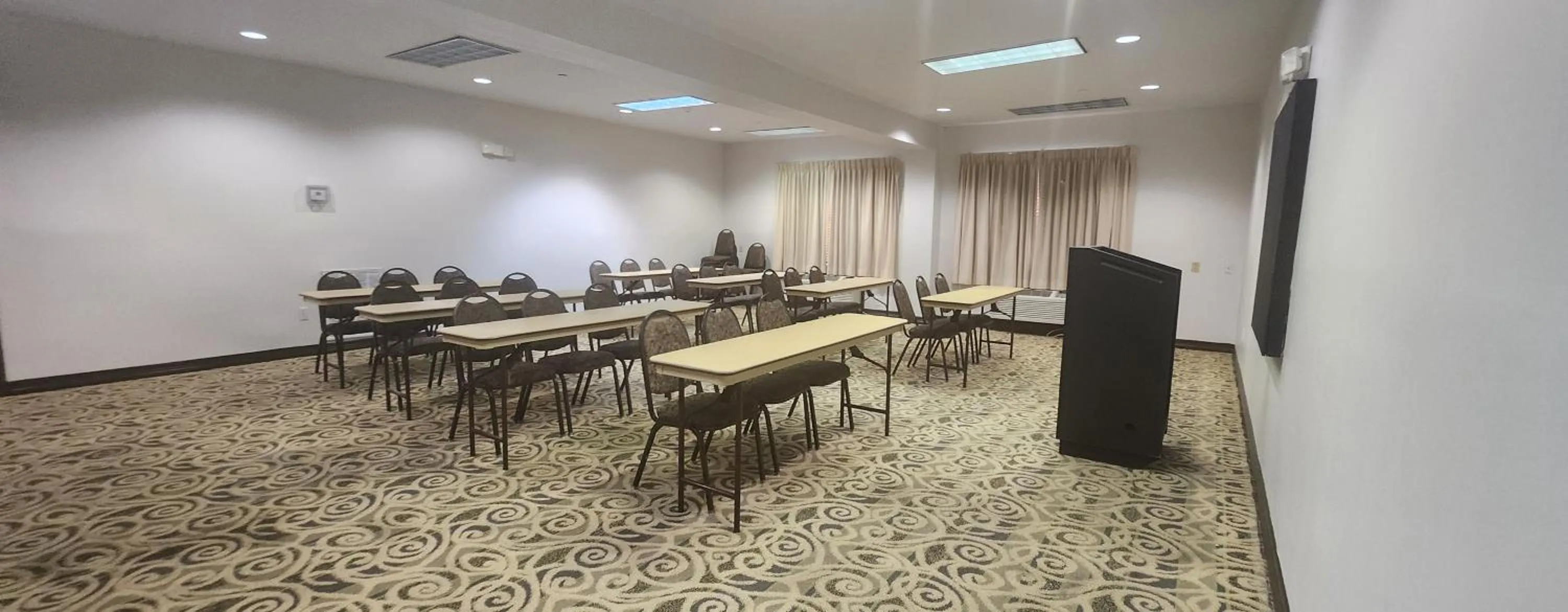 Meeting/conference room in Wingate By Wyndham Houston / Willowbrook