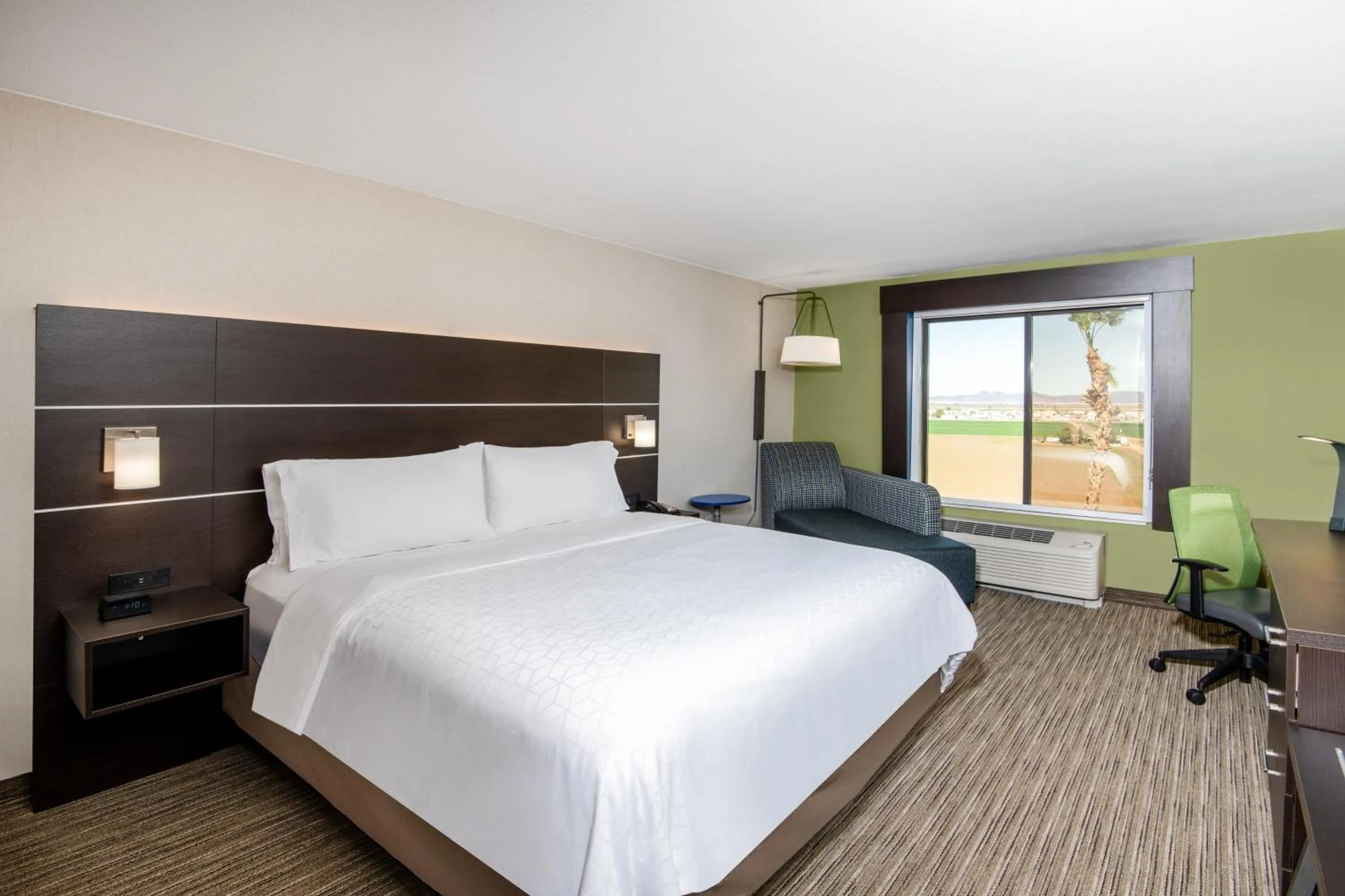 Photo of the whole room, Bed in Holiday Inn Express Hotel & Suites Yuma by IHG