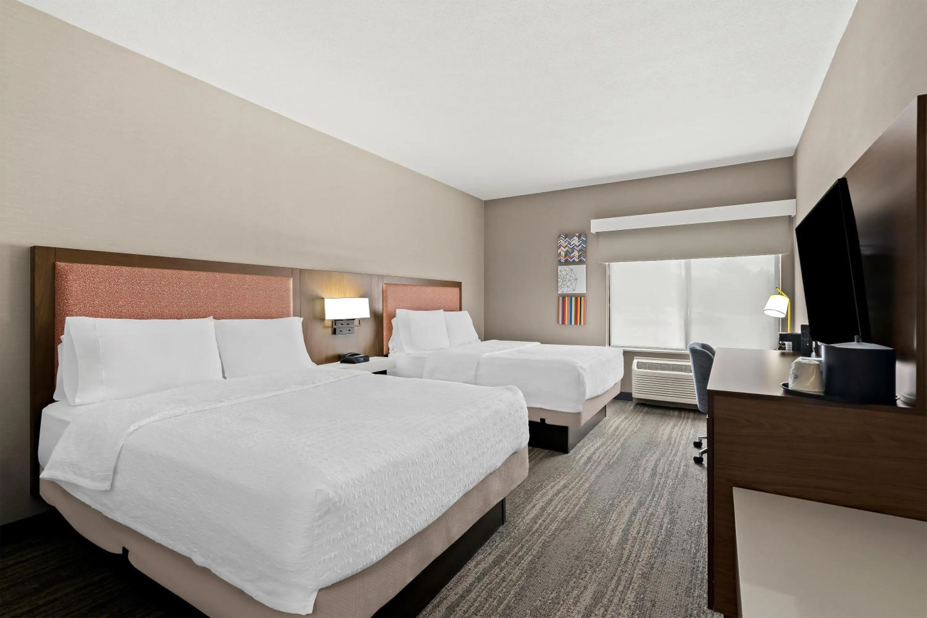 Bed in Hampton Inn Provo