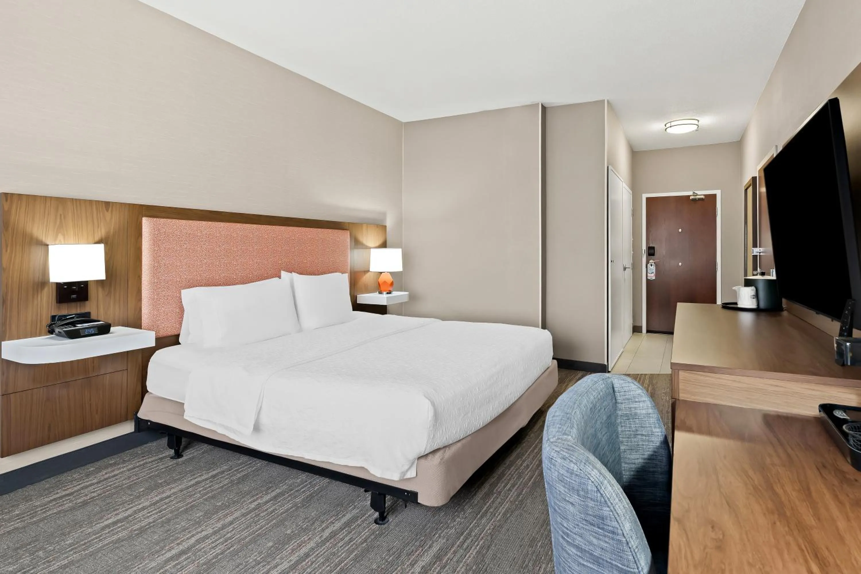 Bedroom, Bed in Hampton Inn Provo