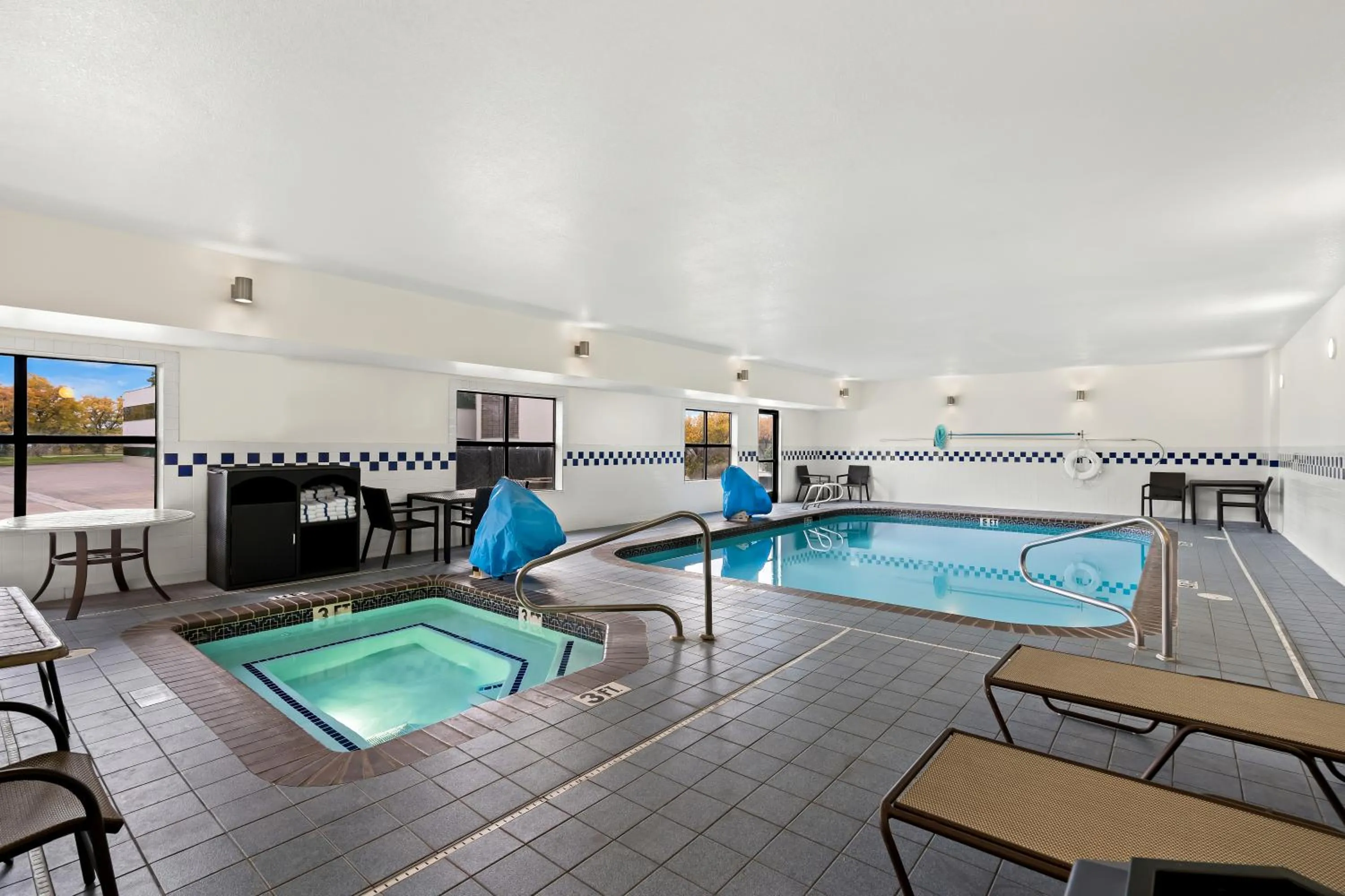 Swimming pool in Hampton Inn Provo