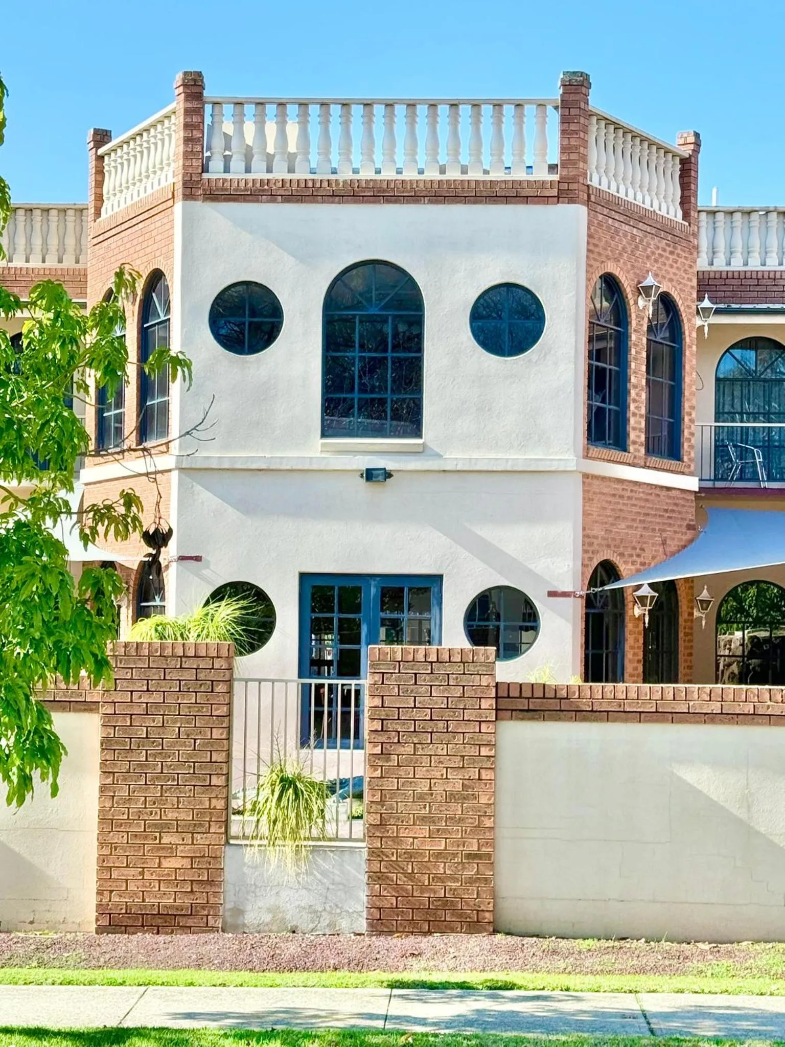 Property building in Albury Paddlesteamer