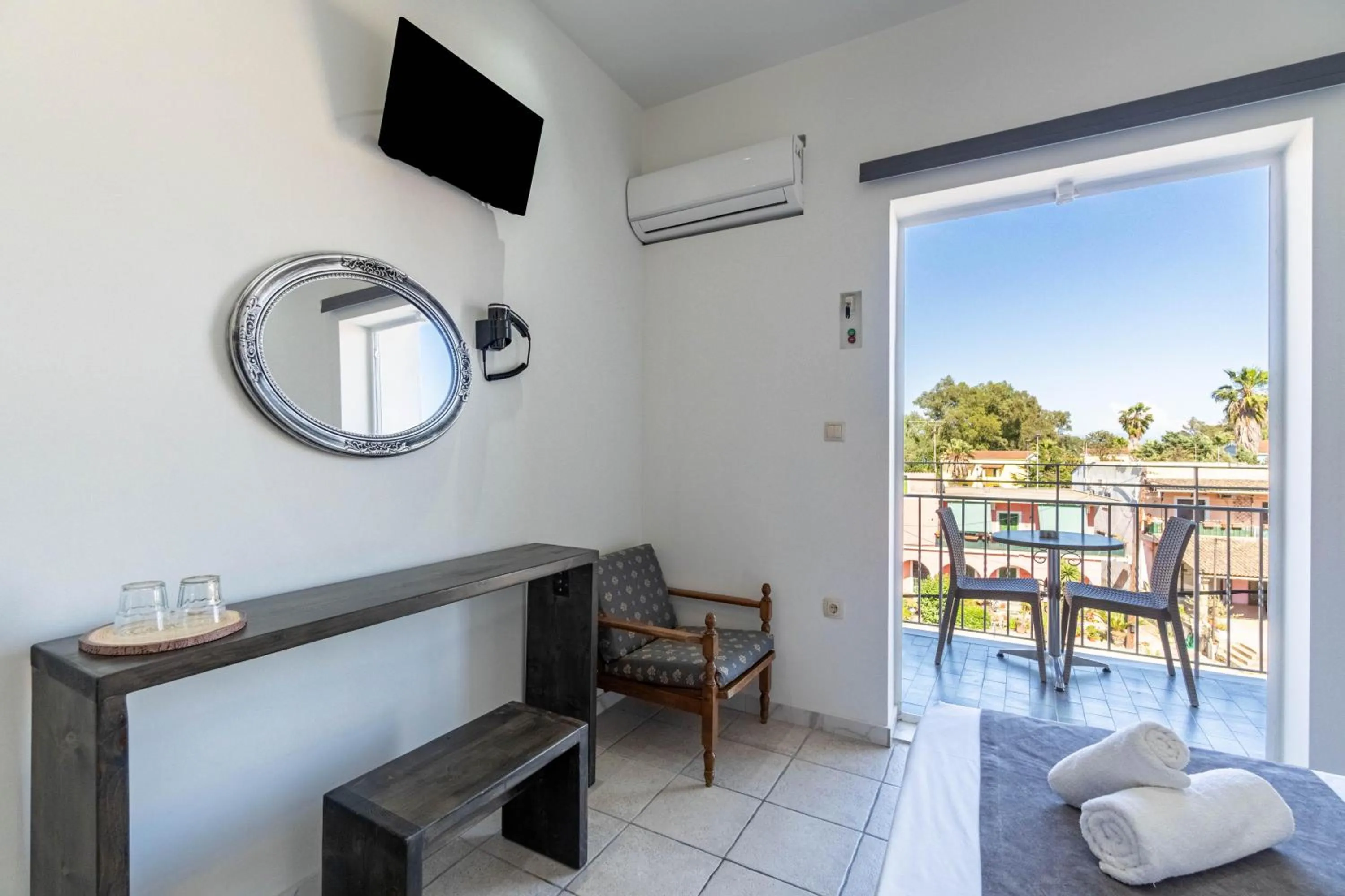 Angela Hotel & Apartments