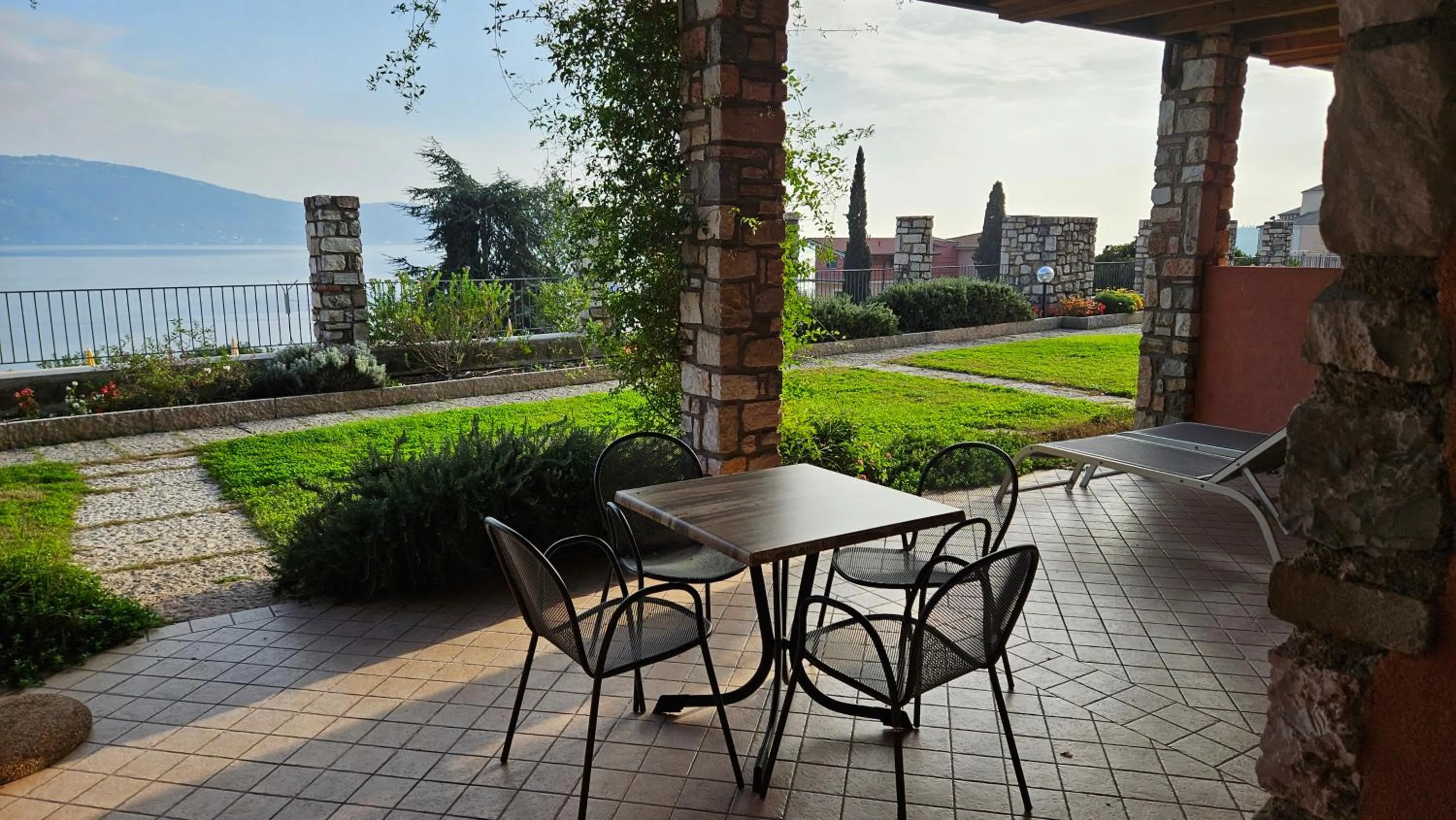 Residence Borgo Dei Limoni - Appartamenti con Garage