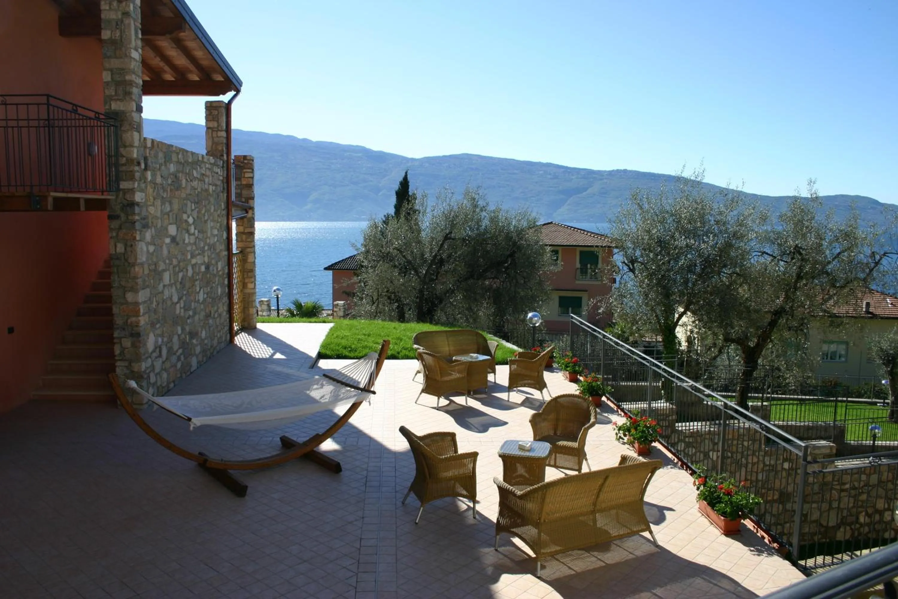 Patio in Residence Borgo Dei Limoni - Appartamenti con Garage