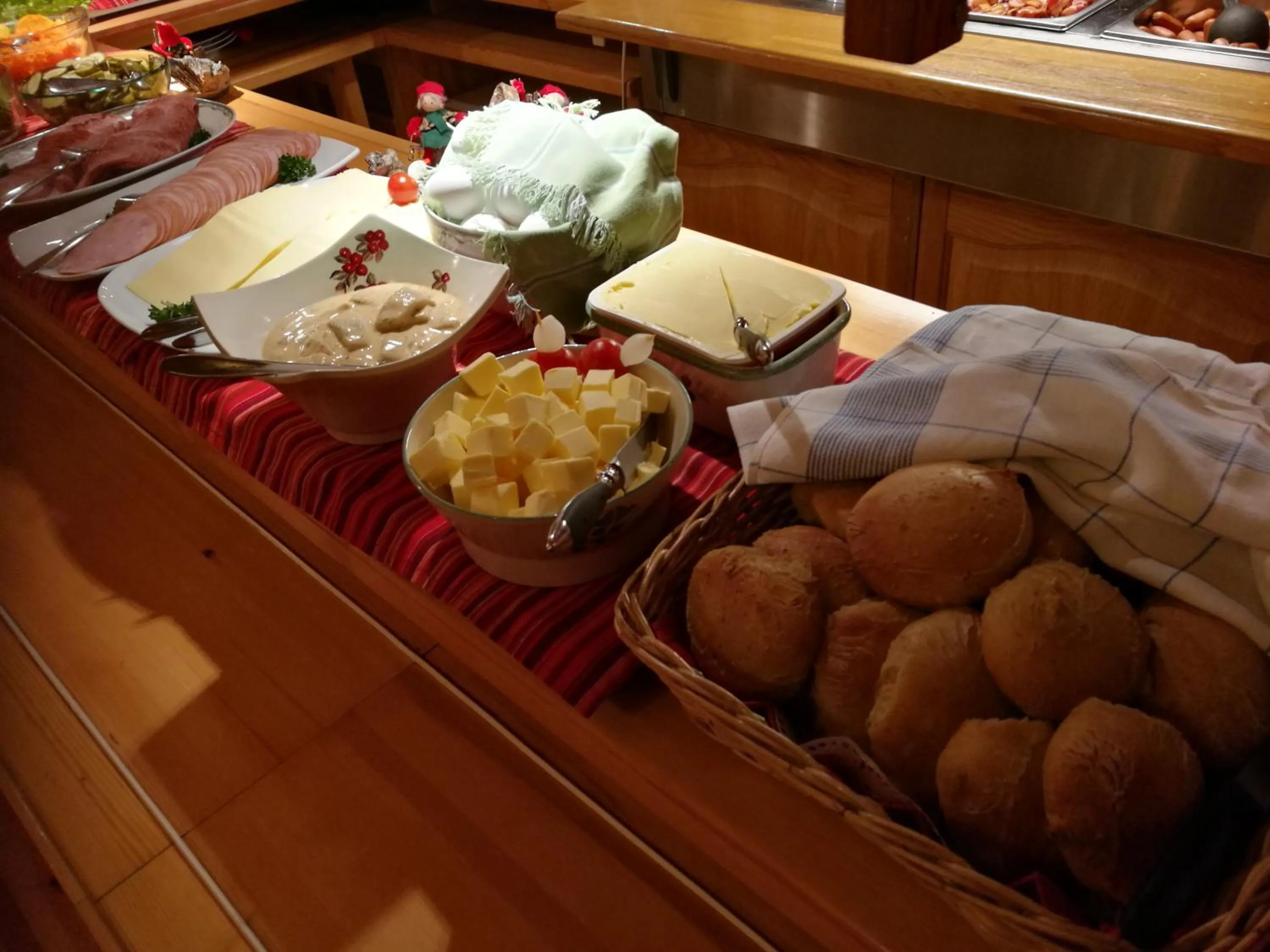 Buffet breakfast in Hotel Seita