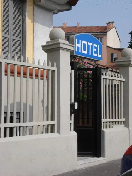 Facade/entrance in Hotel Brenta Milano