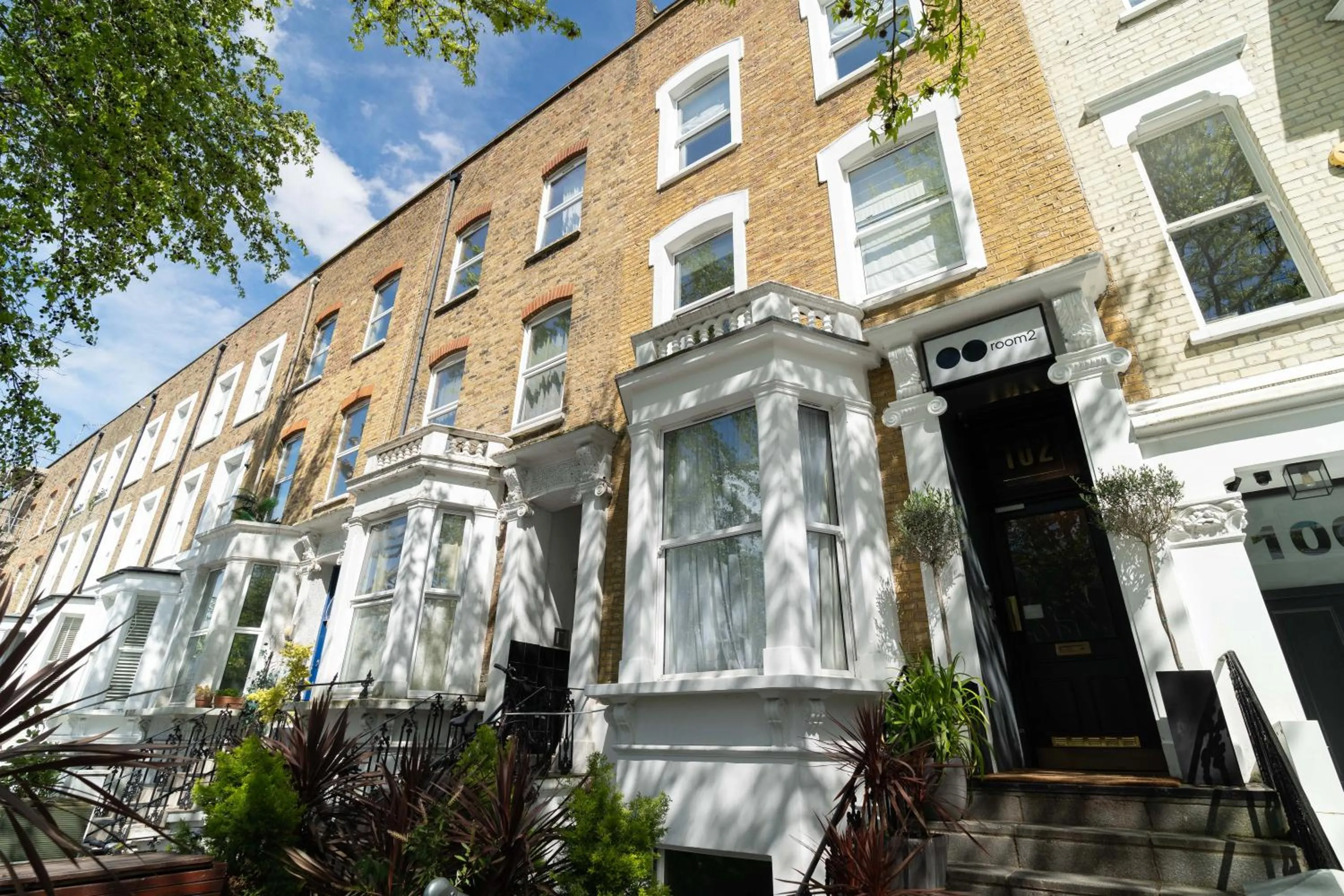 Property building in room2 London Hammersmith Townhouse