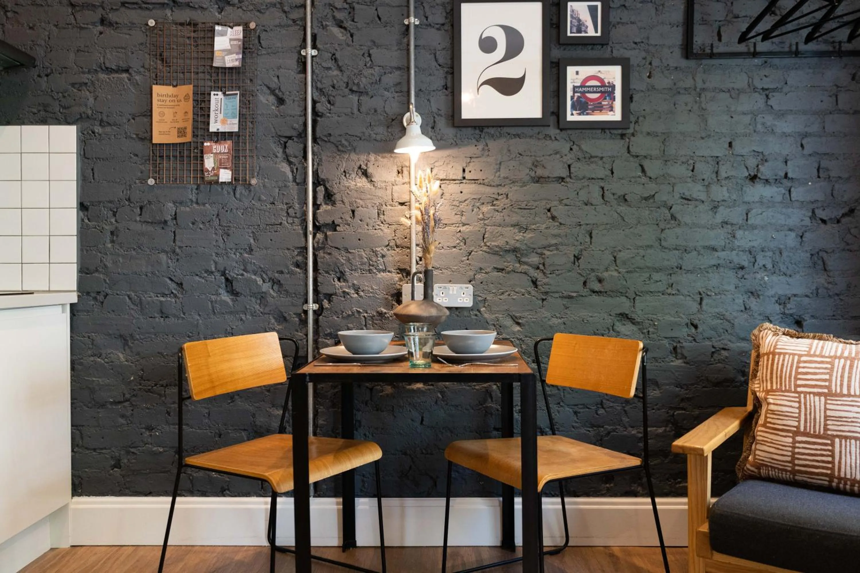 Dining area in room2 London Hammersmith Townhouse