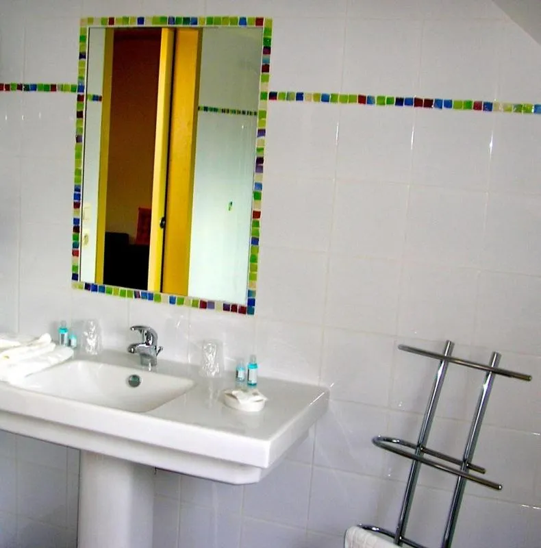 Bathroom in Hôtel Le Chevalier Gambette