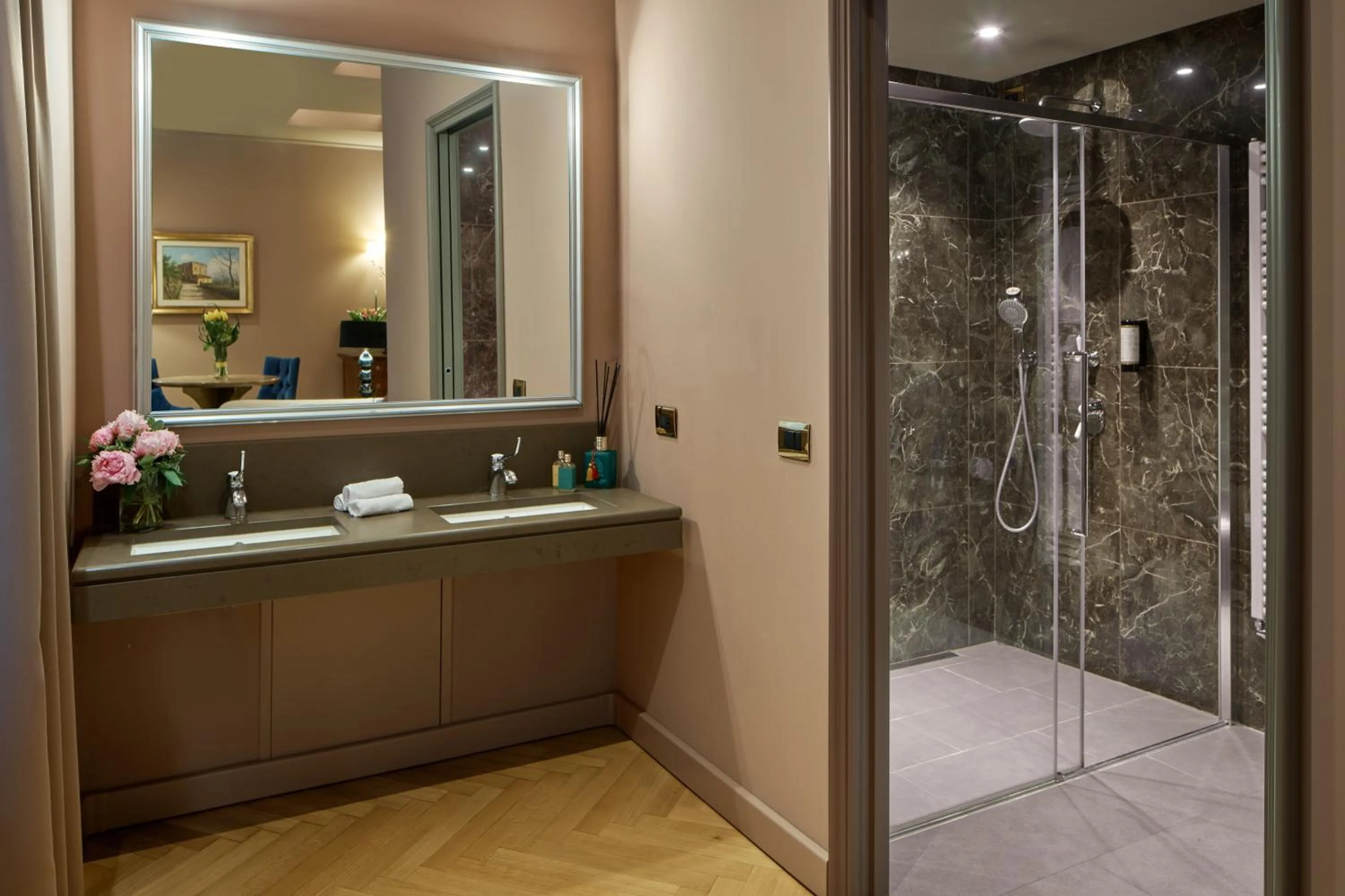 Shower in Hotel Accademia