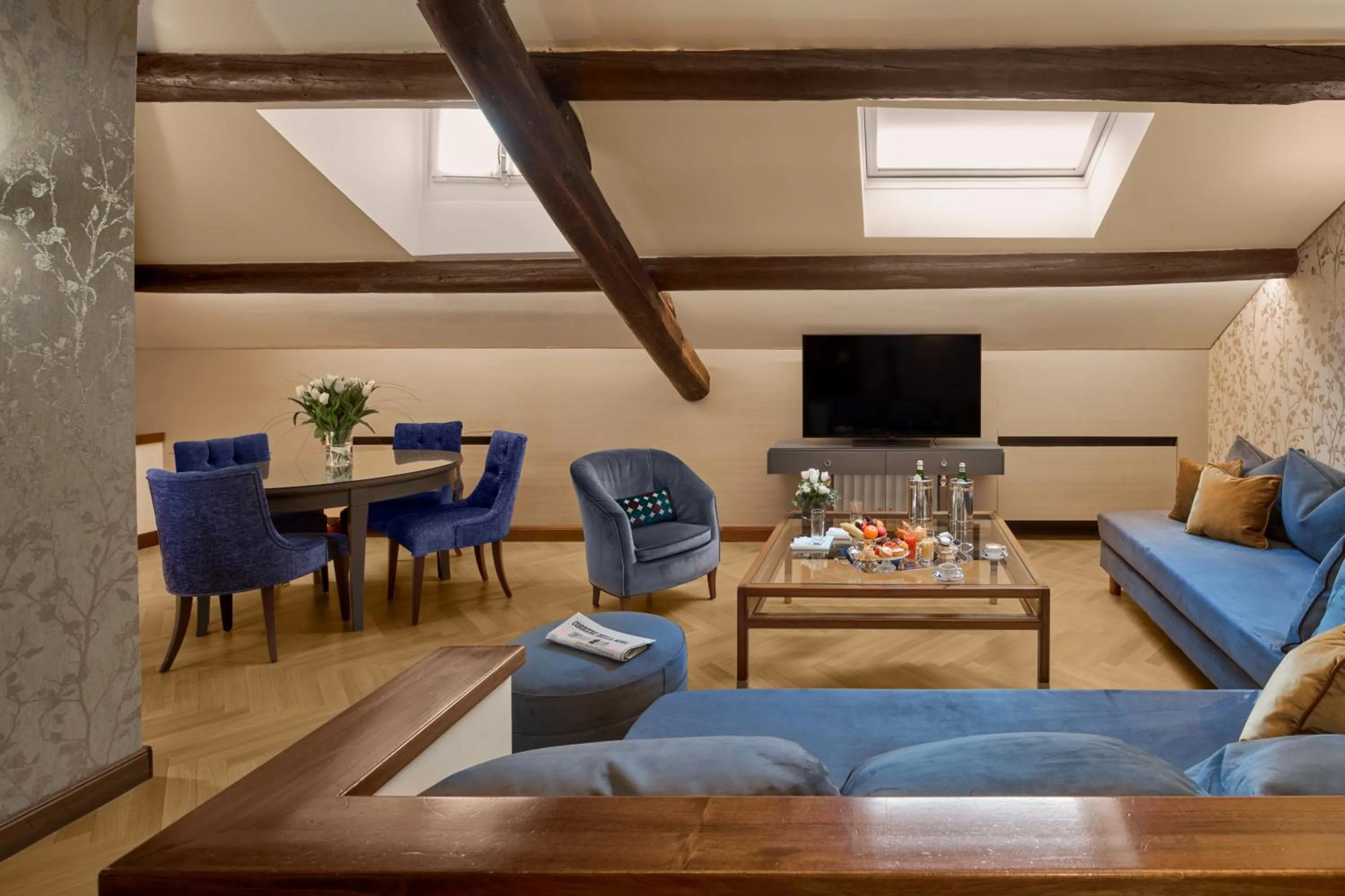 TV and multimedia in Hotel Accademia