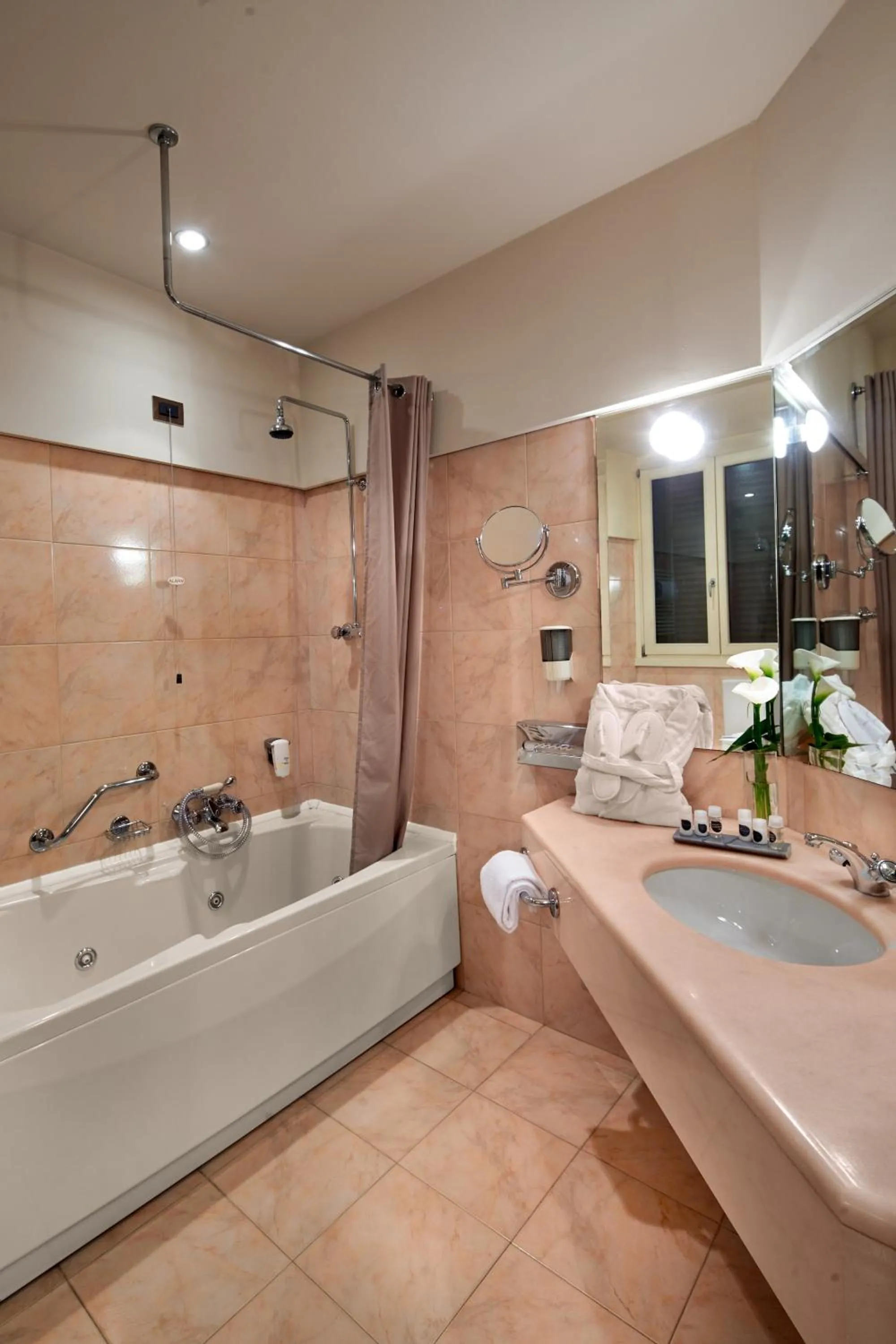 Bathroom in Hotel Accademia