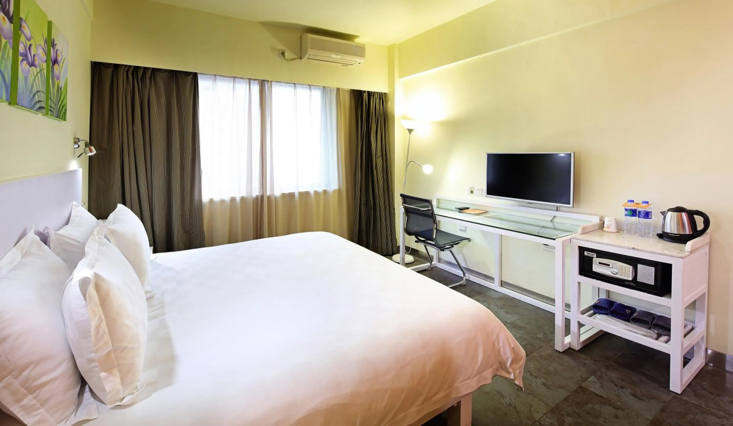 Photo of the whole room in Yanjiang East Garden Inn