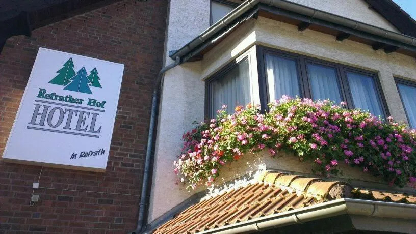 Facade/entrance in Hotel Refrather Hof