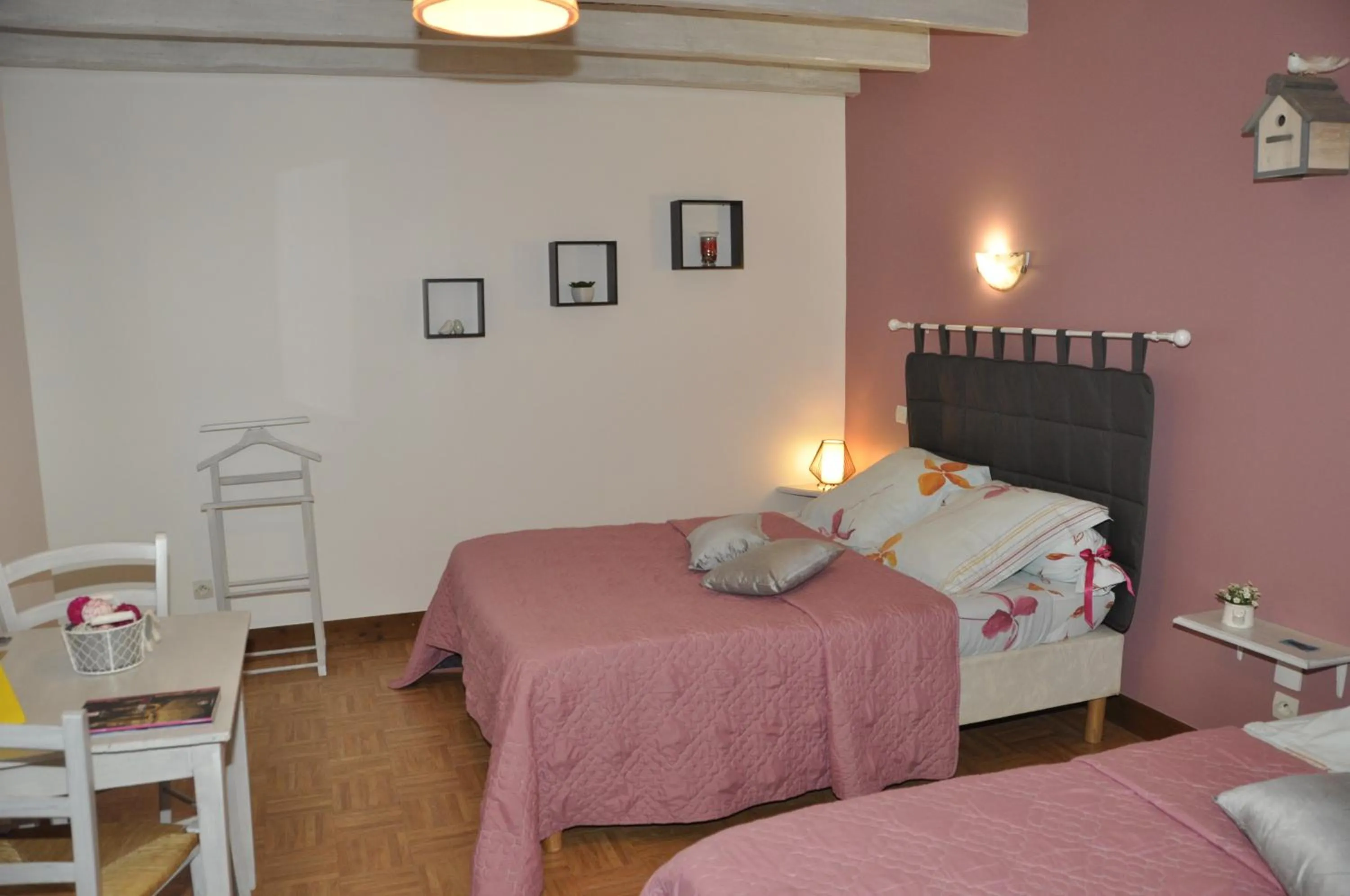 Photo of the whole room, Bed in Les rouches