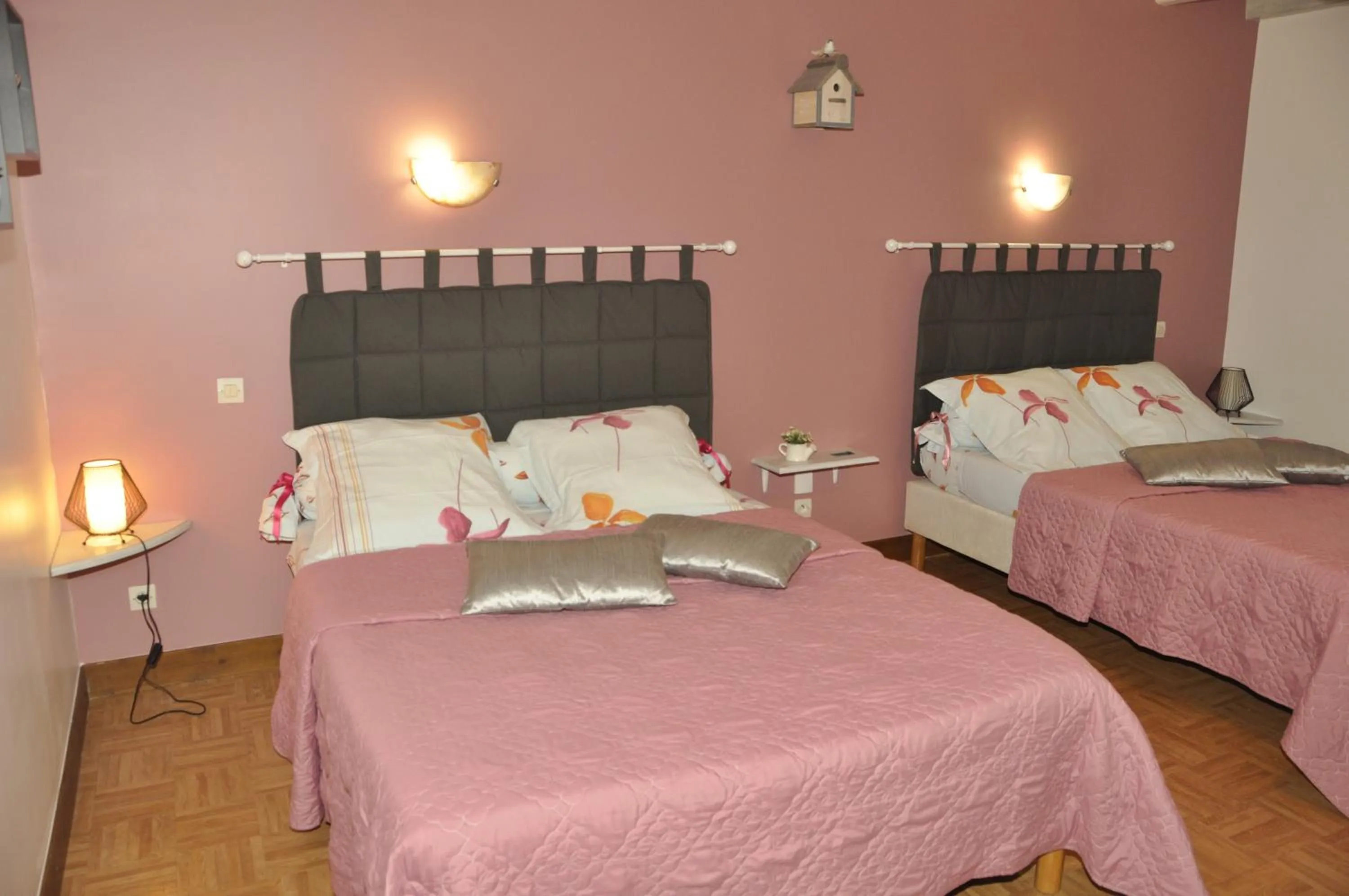 Photo of the whole room, Bed in Les rouches
