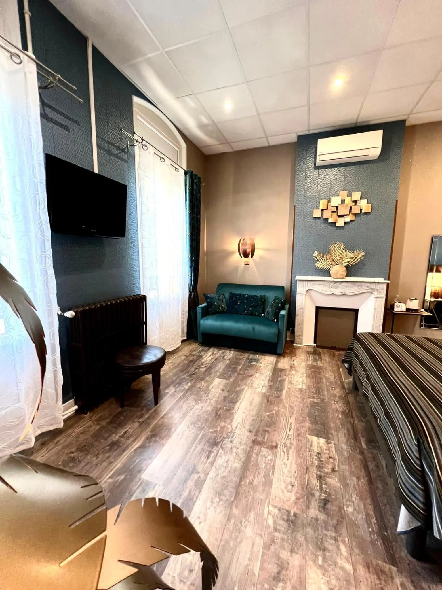 Bed in Hôtel de Charme Le Provence