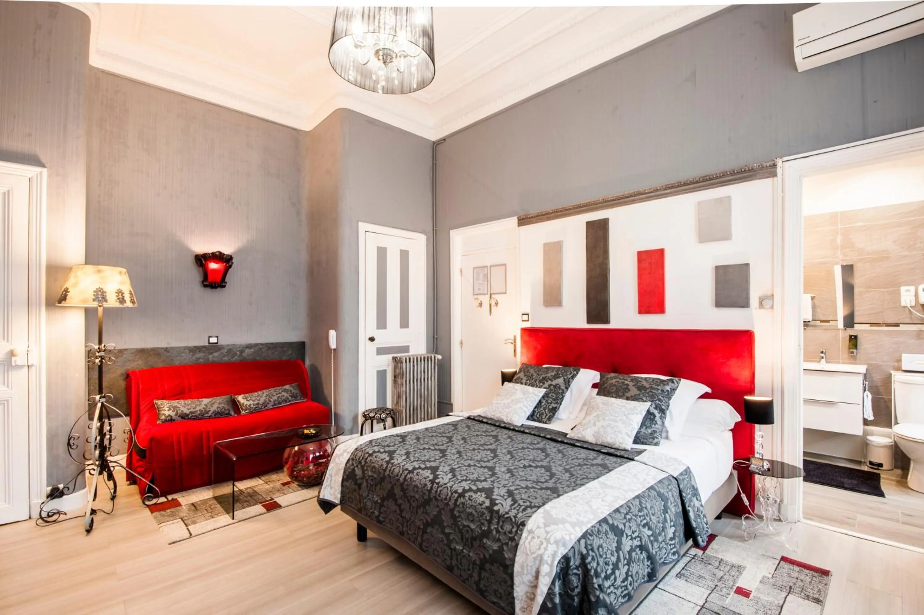 Bed in Hôtel de Charme Le Provence