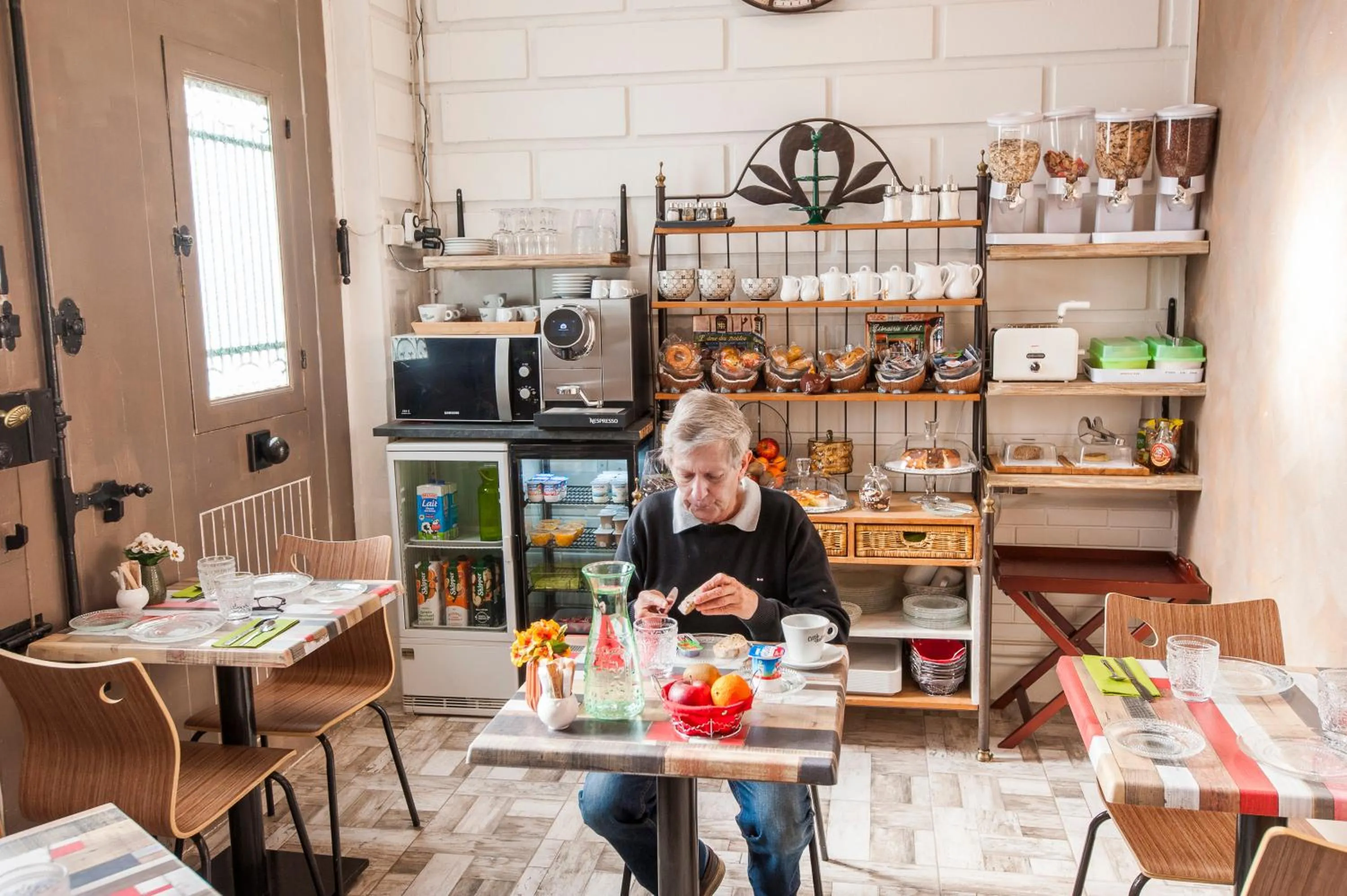 Breakfast in Hôtel de Charme Le Provence