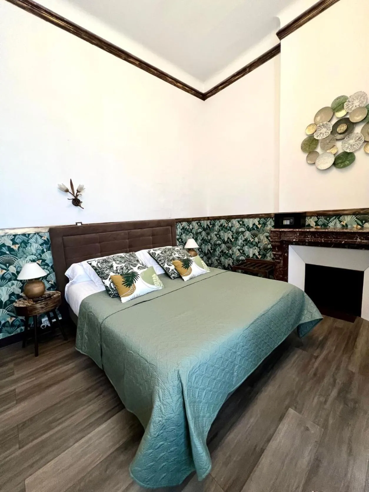 Bedroom, Bed in Hôtel de Charme Le Provence