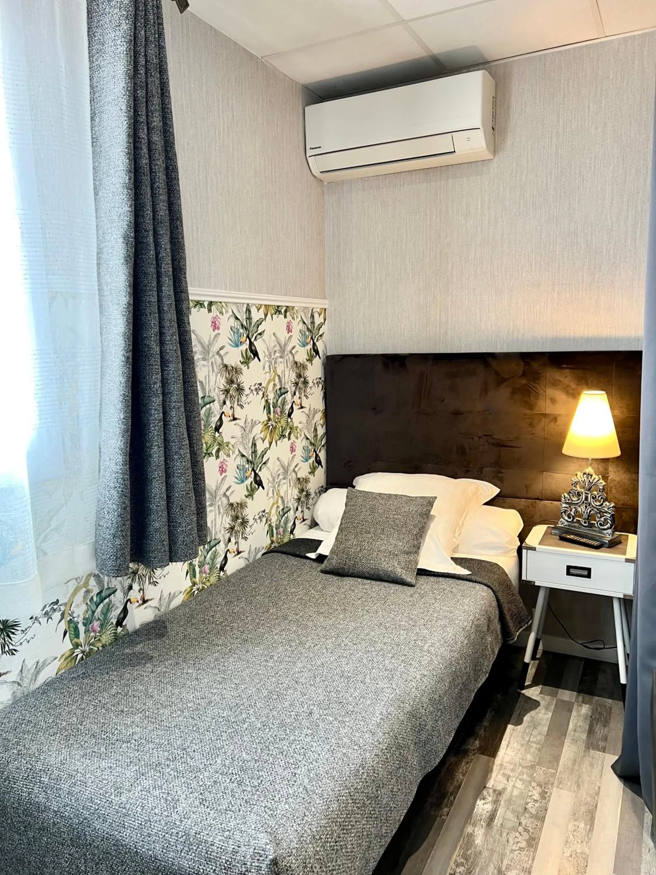 Bed in Hôtel de Charme Le Provence