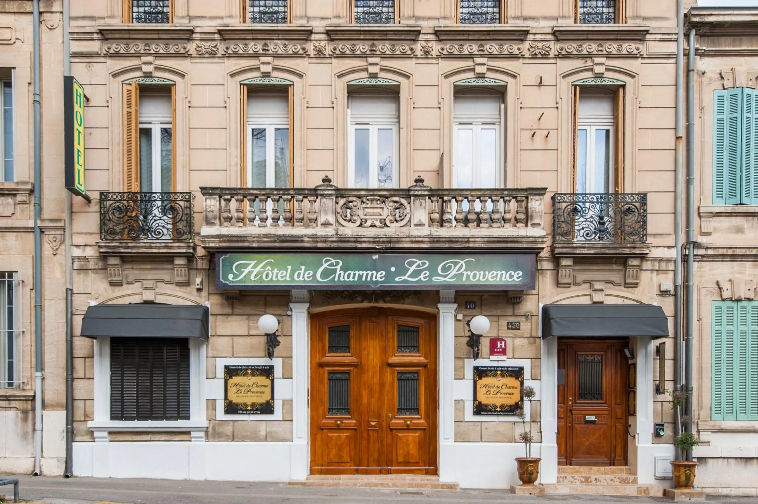 Facade/entrance in Hôtel de Charme Le Provence