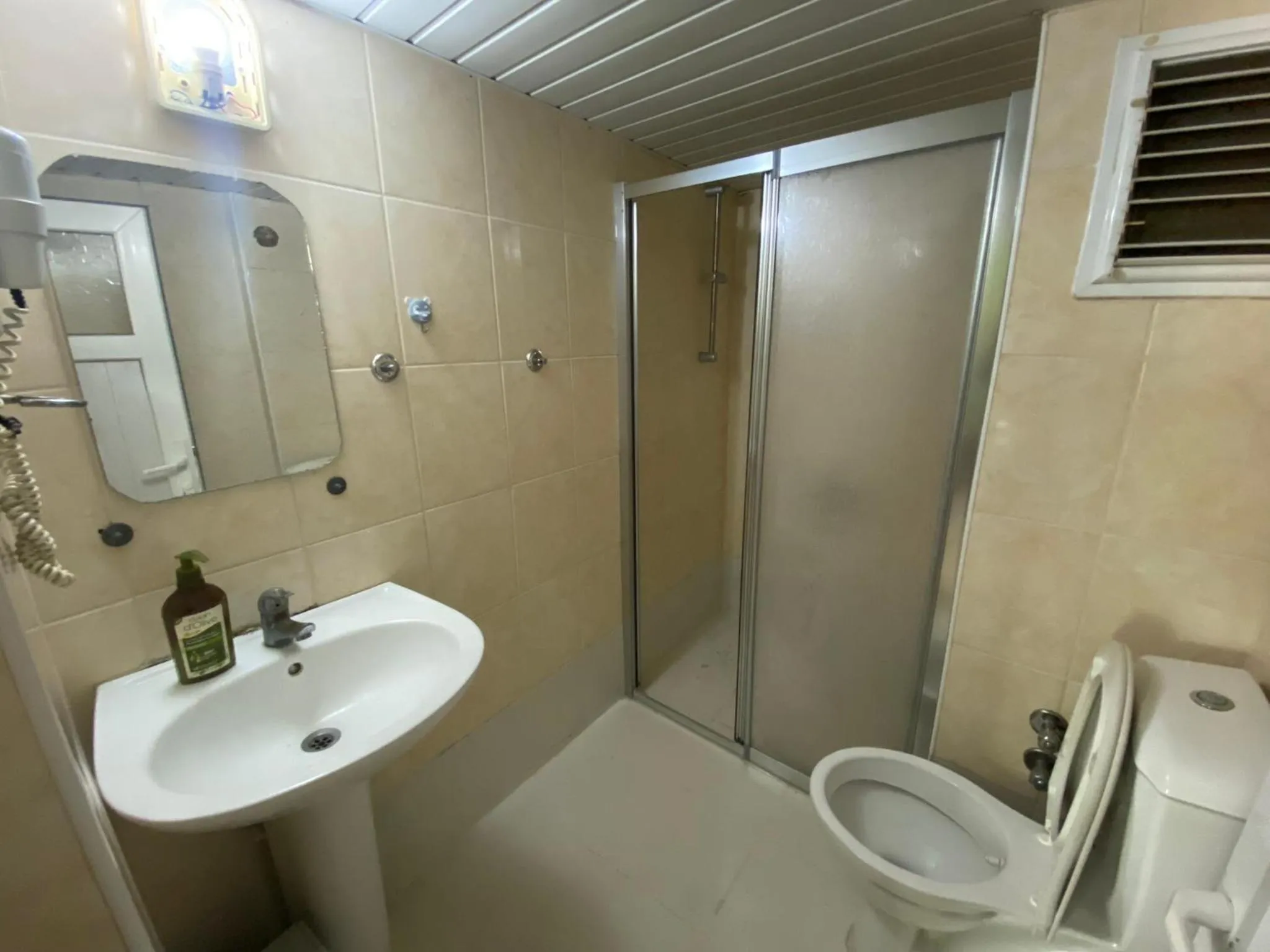 Shower in Camel Hotel & Apart