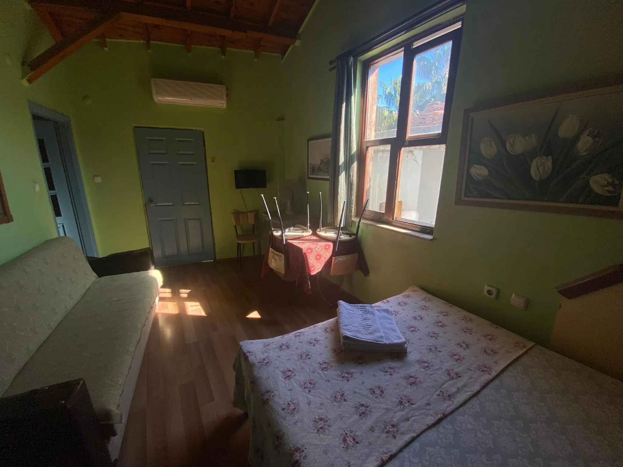 Bed in Camel Hotel & Apart