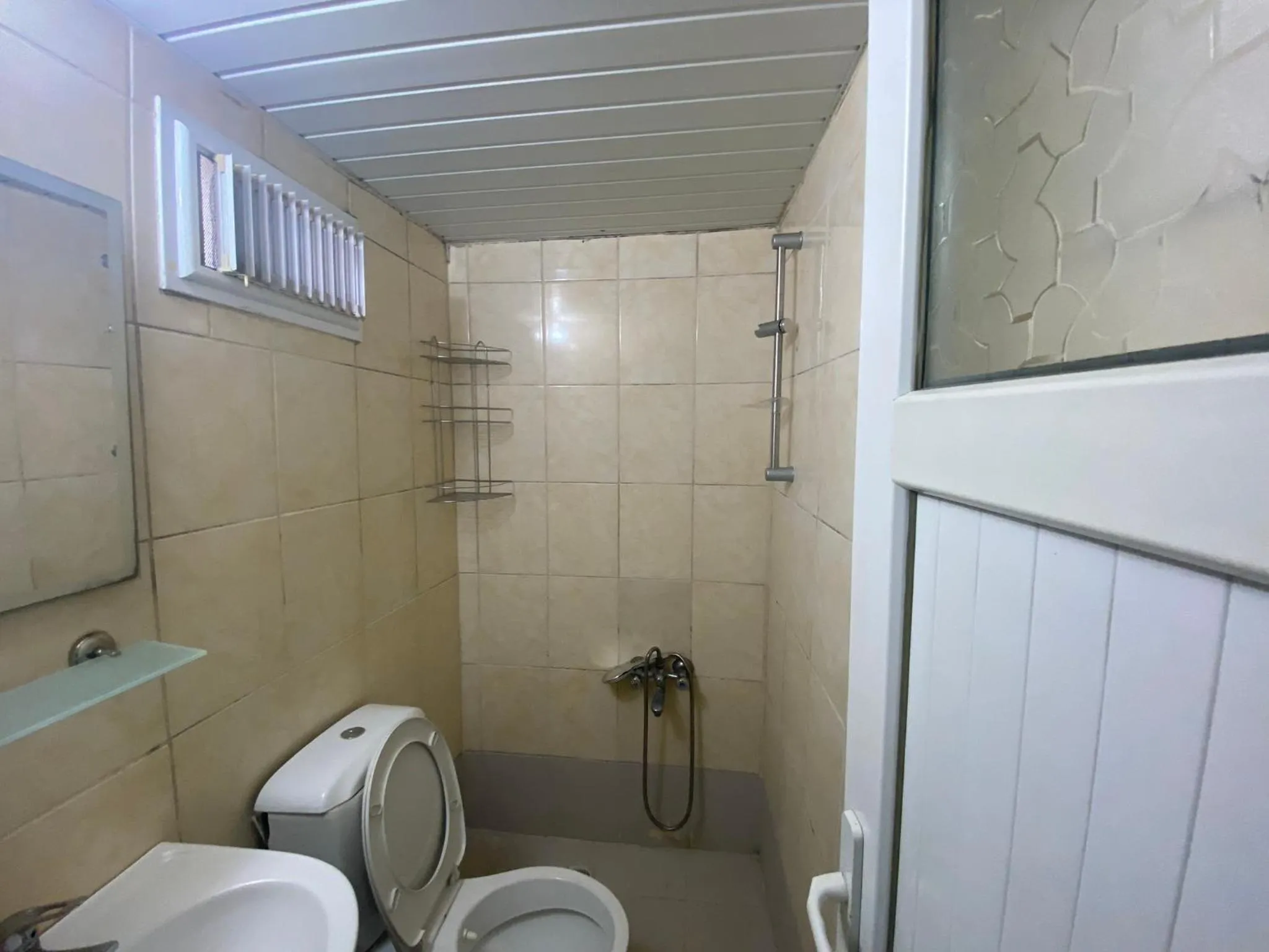 Shower in Camel Hotel & Apart