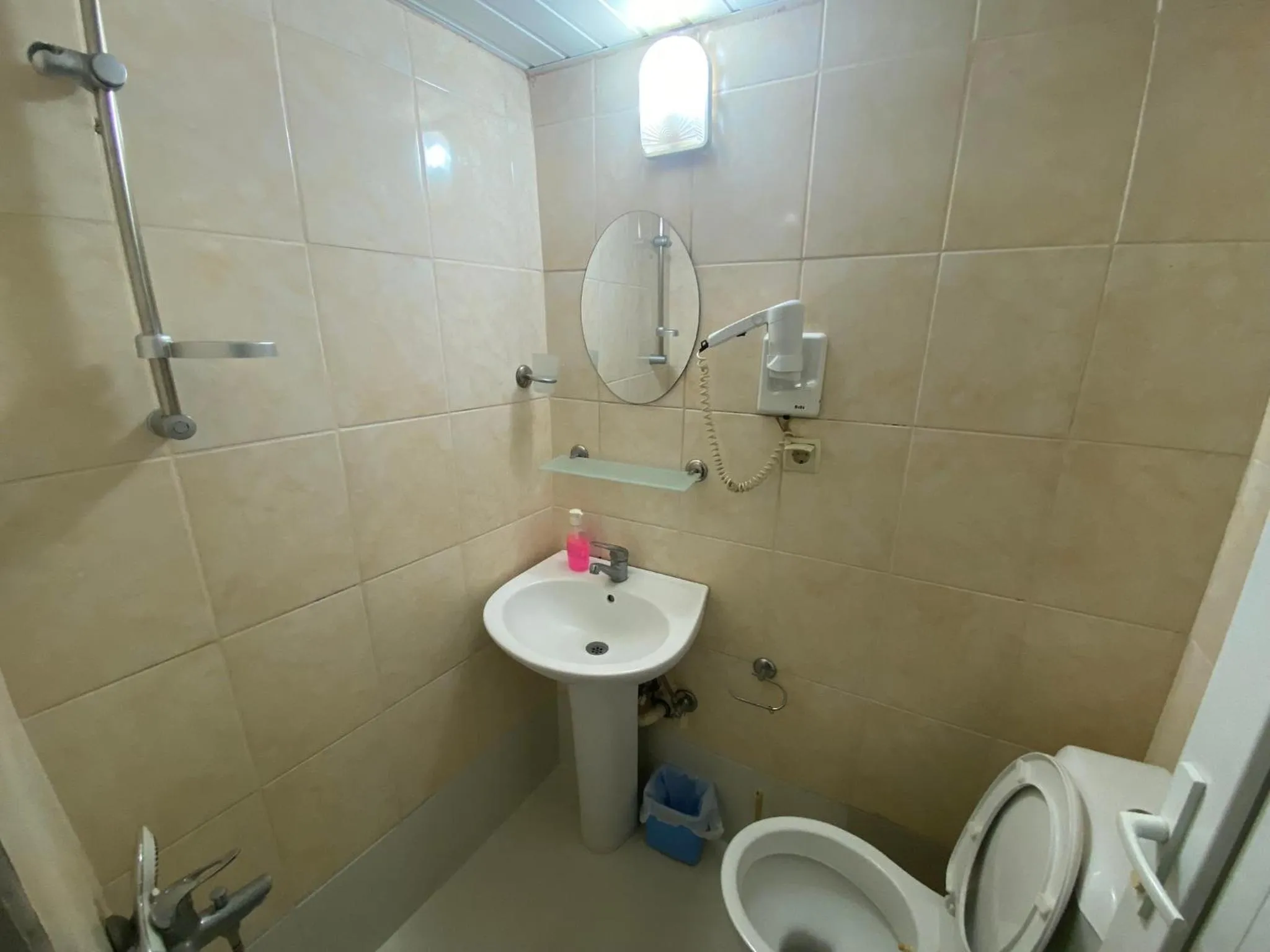 Shower in Camel Hotel & Apart